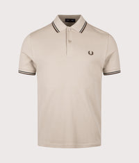 Twin Tipped Fred Perry Polo Shirt: 50A Warm Oat/Court Green/Burnt Tobacco