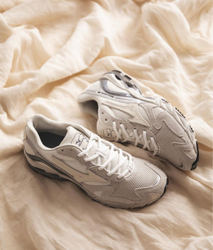 Wave-Rider-10-Sneakers-White/Vaporous-Gray/Tradewinds-Mizuno-EQVVS-Campaign-Image