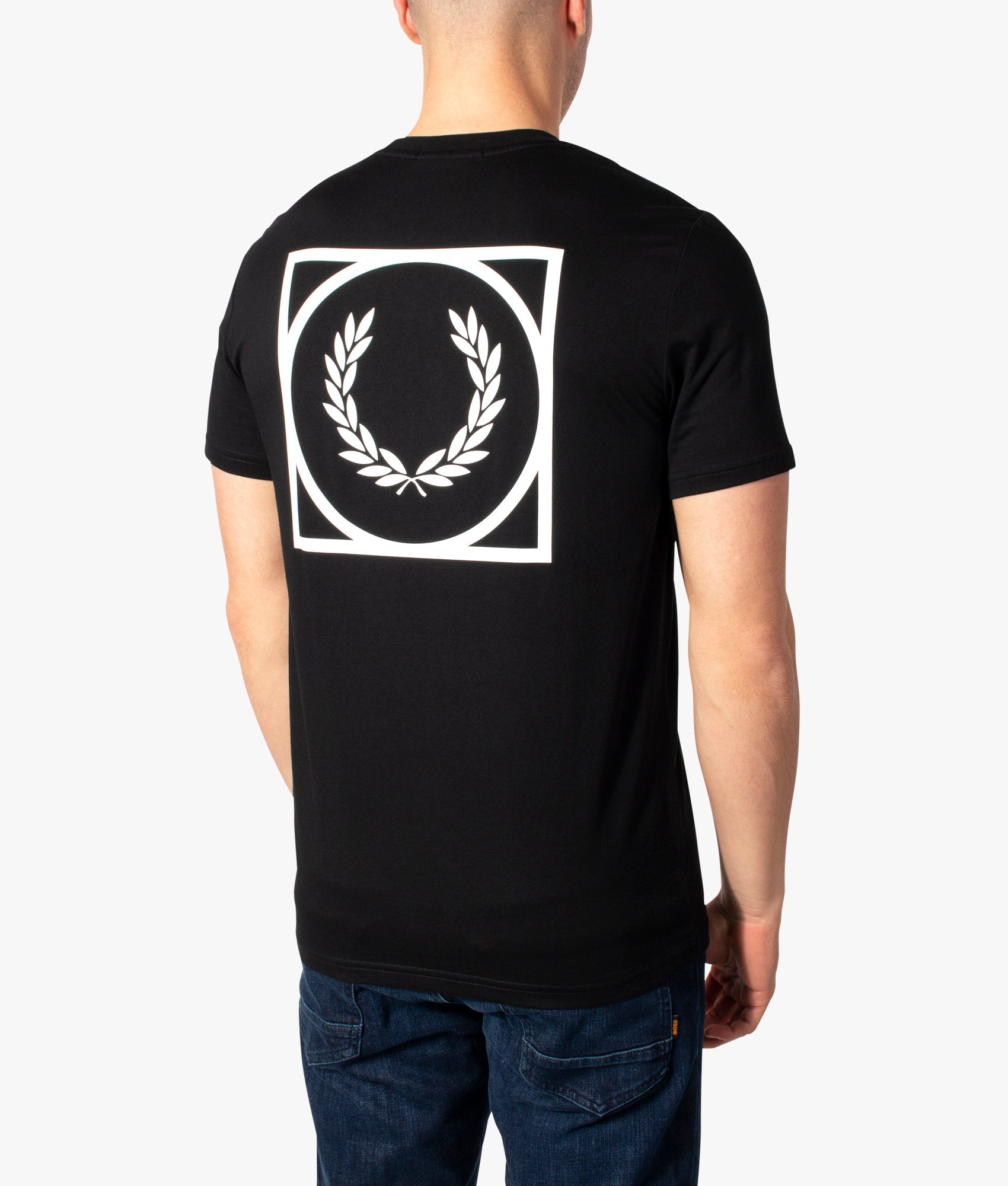 【FRED PERRY】 GRAPHIC PRINT T-SHIRT Fred Perry Textured Laurel Wreath Logo T-Shirt | Ecru-M8587