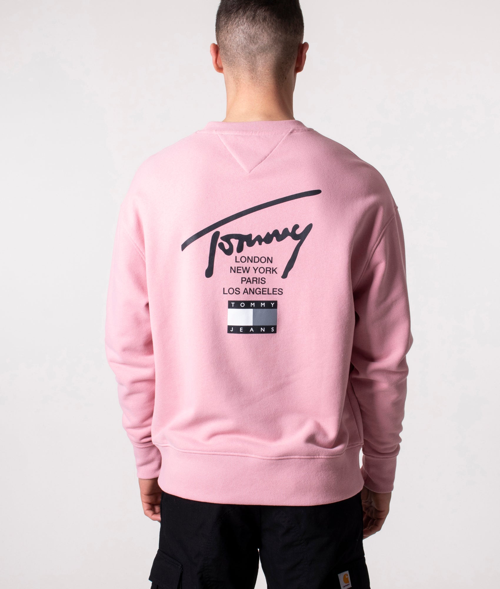 Relaxed Modern Essential Logo Sweatshirt Pink | Tommy Jeans | EQVVS