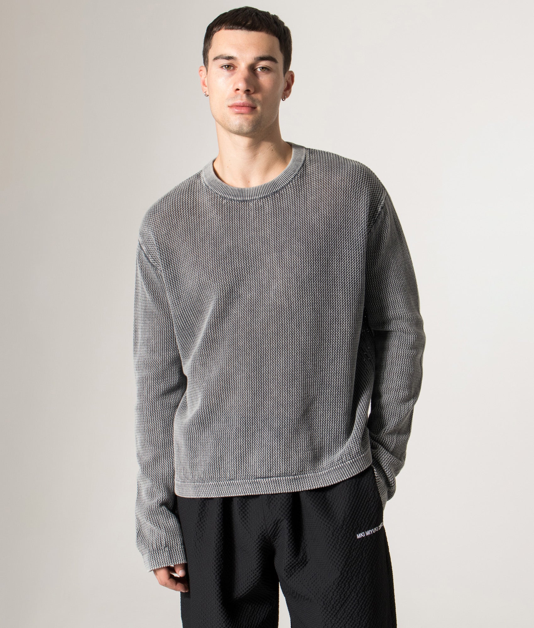 Pigment Dyed Loose Gauge Long Sleeve T-Shirt in Pigment Grey. | MKI MKI MIyuki Zoku | Front model shot