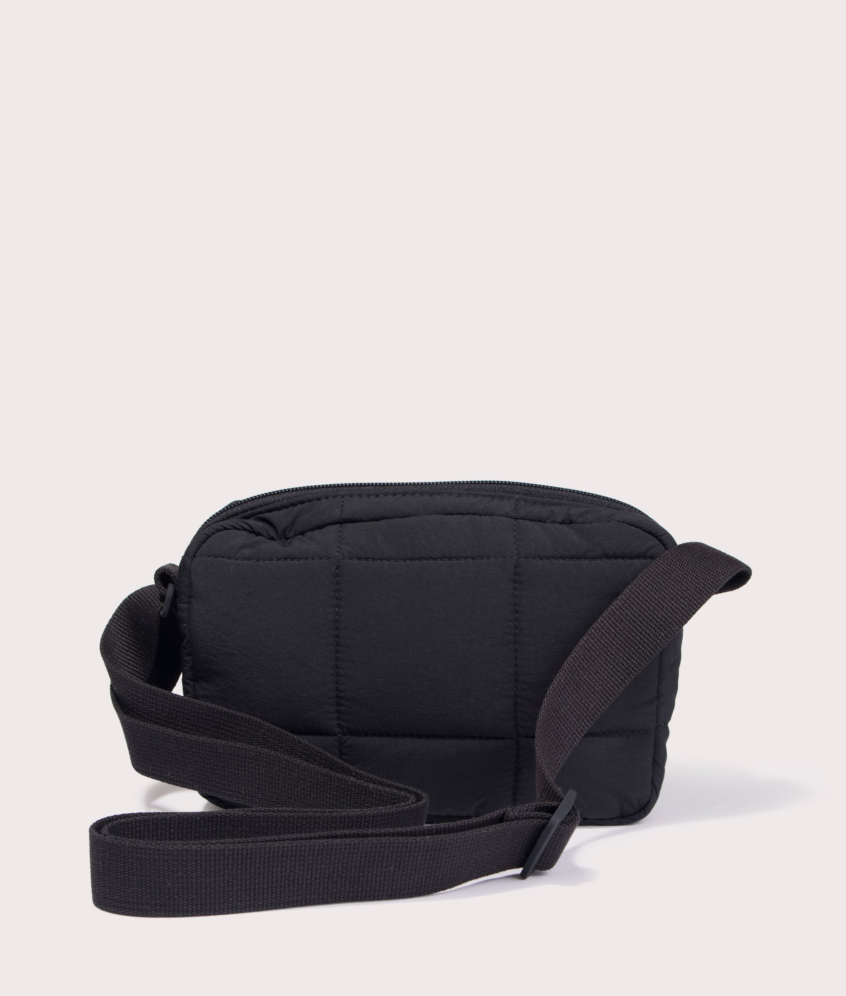 Dickies Gardiner Cross Body Bag in Black. EQVVS back Shot