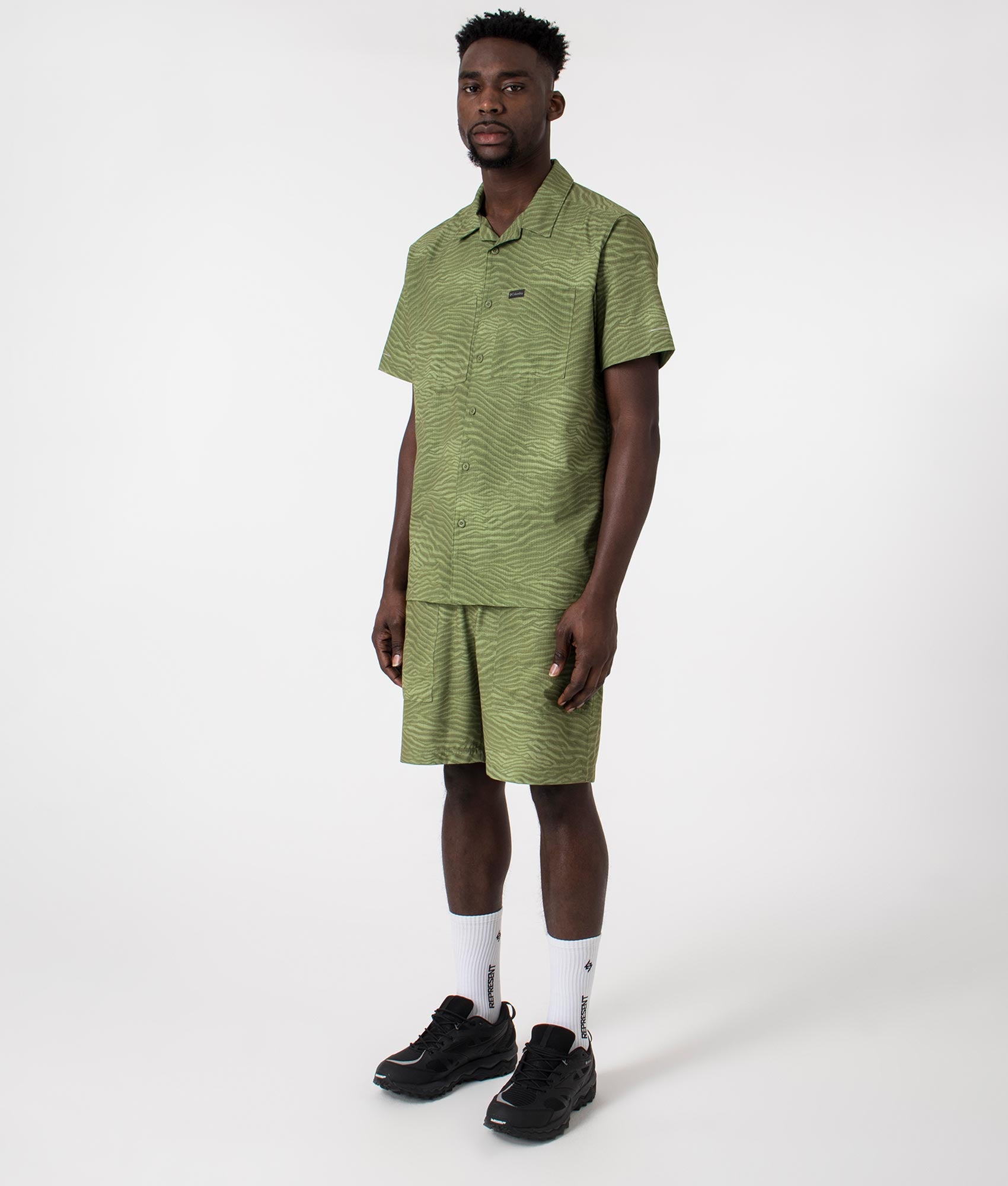 Black Mesa Lightweight Short Sleeve Shirt in Canteen Variegated by Columbia. EQVVS side angle shot.