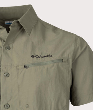 Columbia Mountaindale Outdoor Short Sleeve Shirt in 397 Stone Green Detail shot at EQVVS