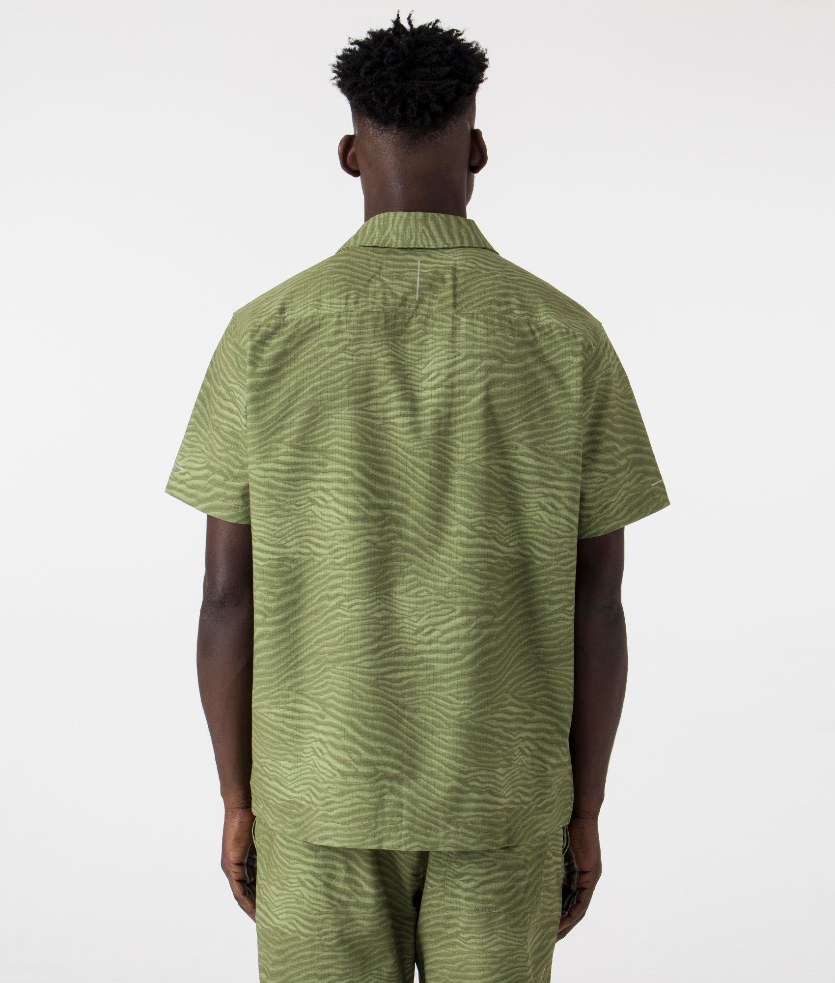 Black Mesa Lightweight Short Sleeve Shirt in Canteen Variegated by Columbia. EQVVS back angle shot.