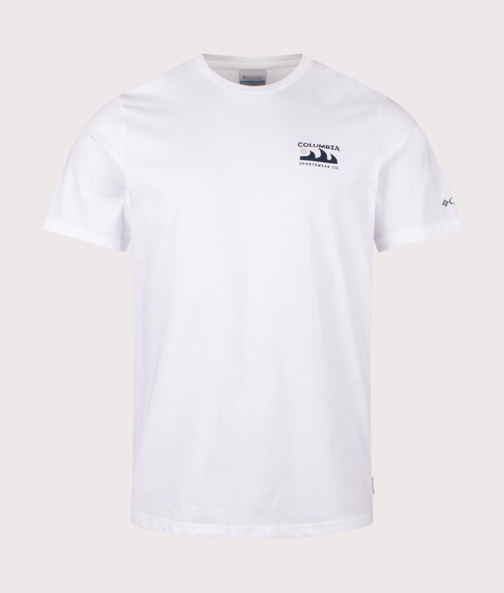 Explorers Canyon Back T-Shirt in Black/ Peaks and Waves. | 100% Cotton | Columbia | Shot at EQVVS | Front shot 