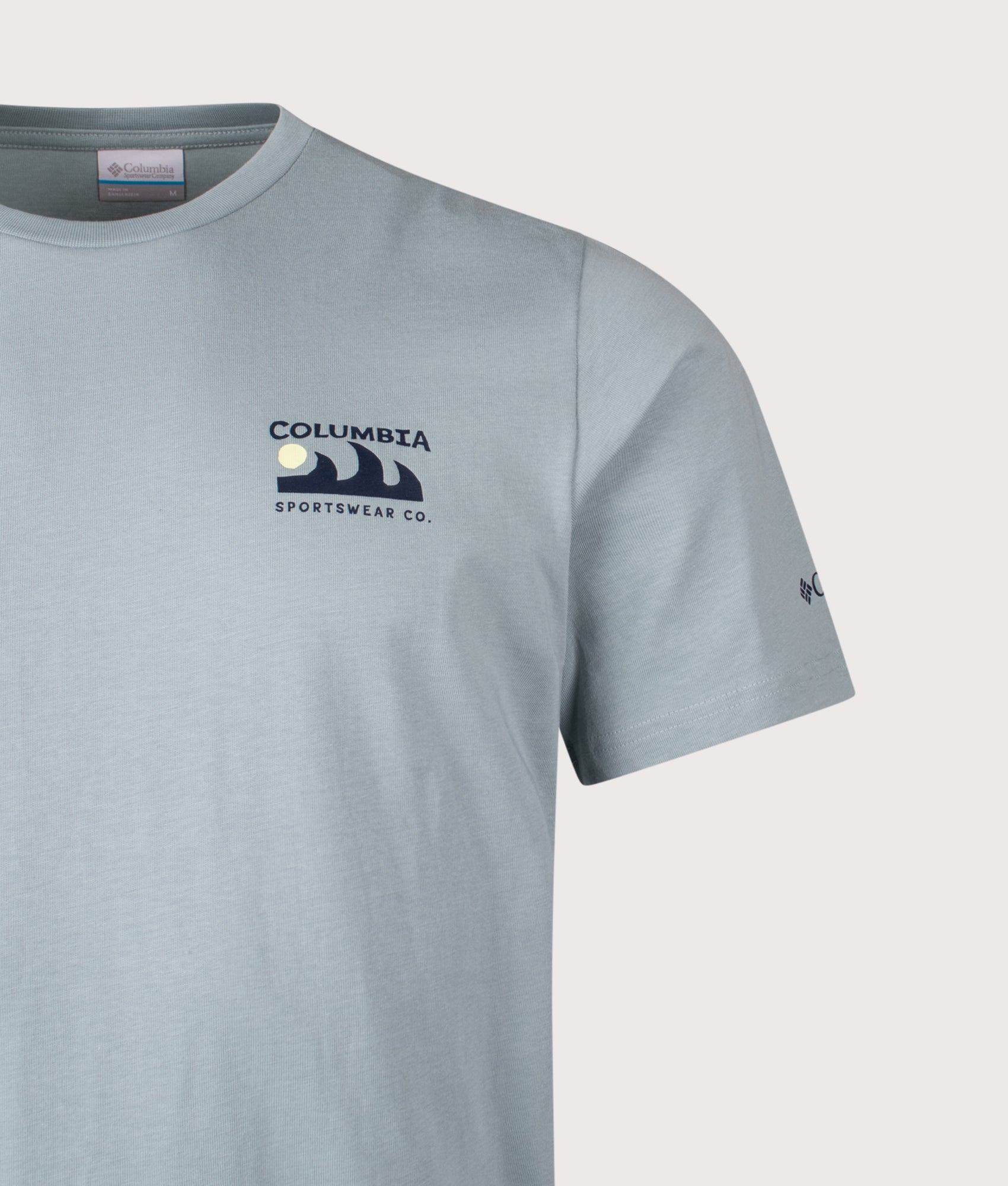 Explorers Canyon Back T-Shirt in Crushed Blue/Peaks and Waves. | 100% Cotton | Columbia | Shot at EQVVS | Front detail shot