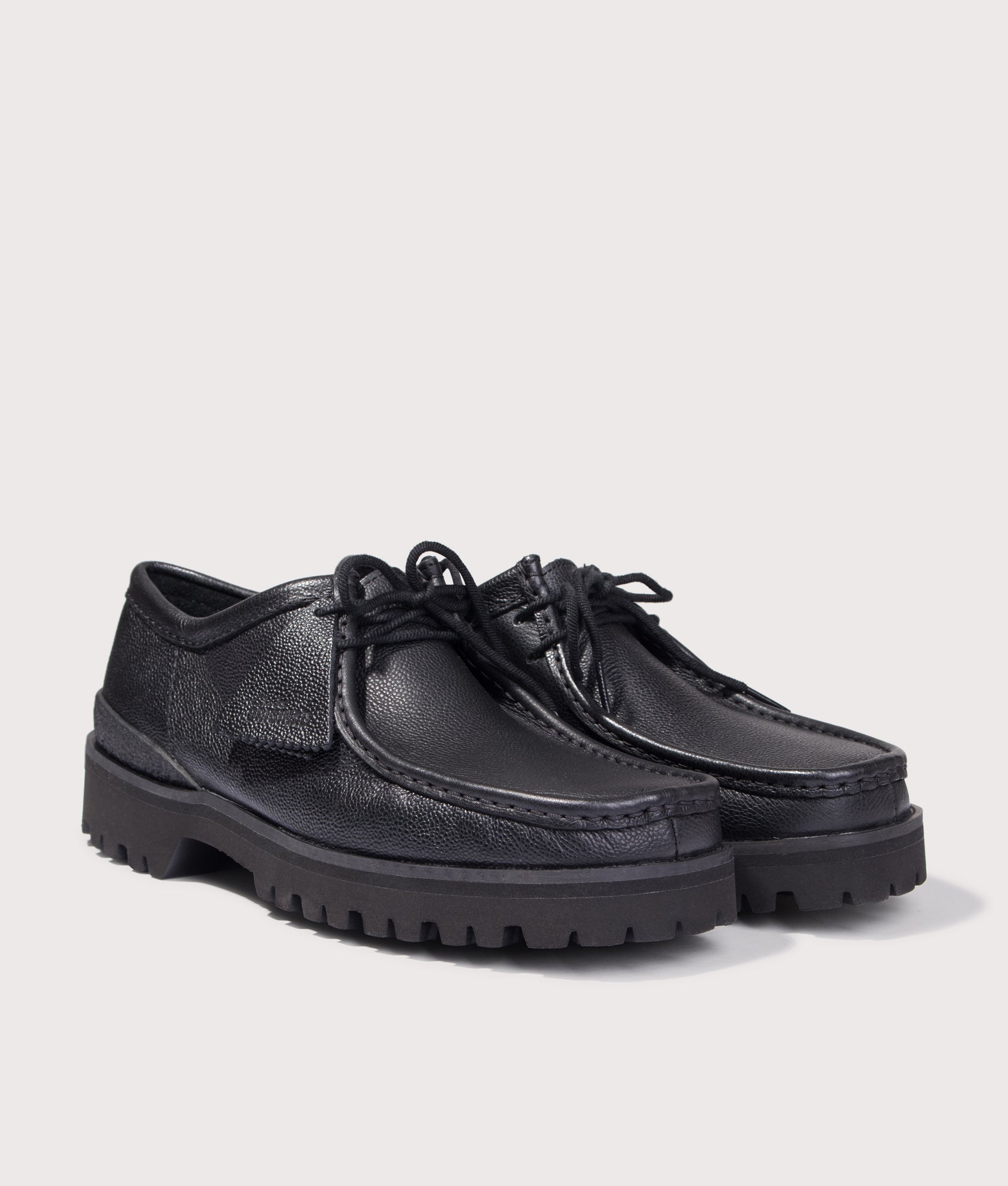 Walla Yukoner Shoes in Black Scotch Grain | Clarks Originals | EQVVS