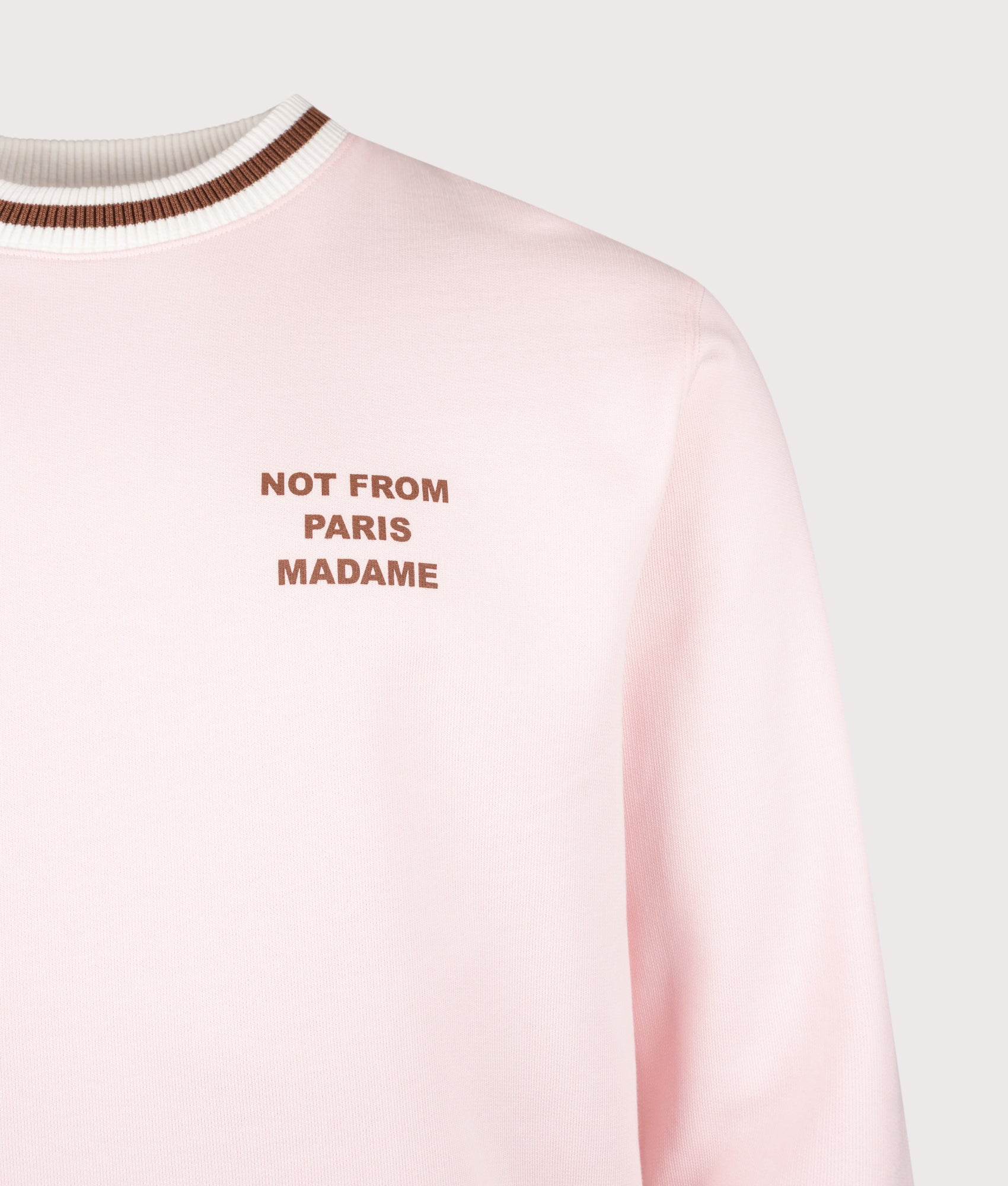 Slogan Sport Sweatshirt in Light Pink by Drôle de Monsieur. Shot by EQVVS. Detail shot.