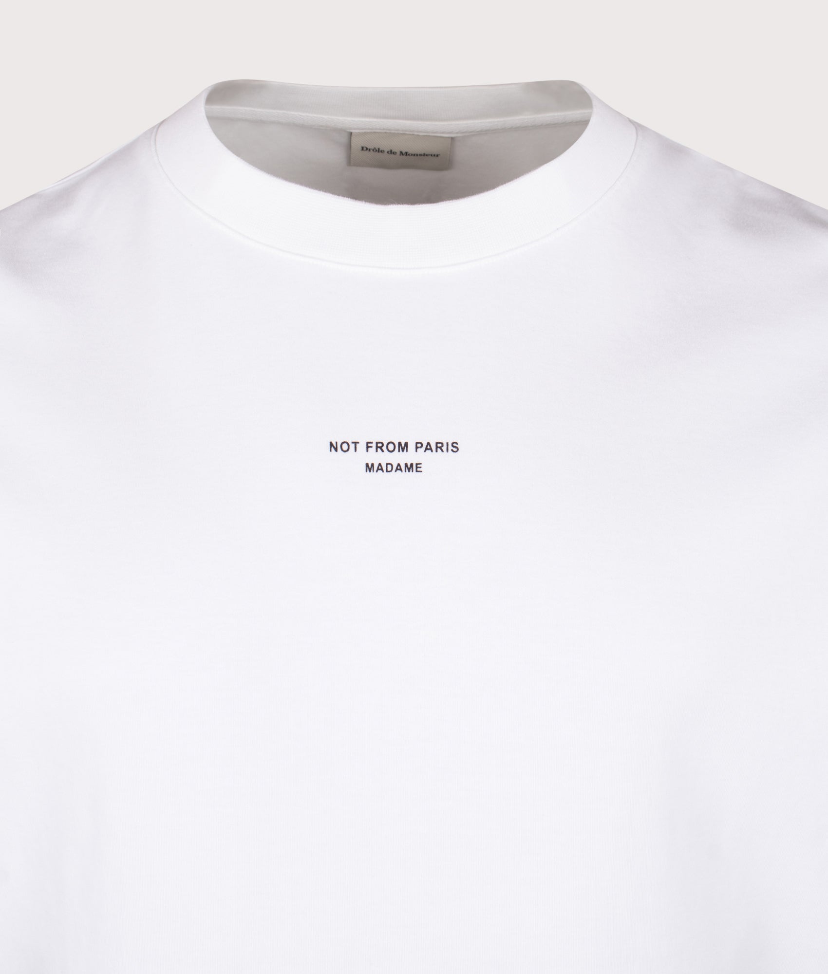 Le T-Shirt Slogan Classique. Shot by EQVVS. Slogan shot.