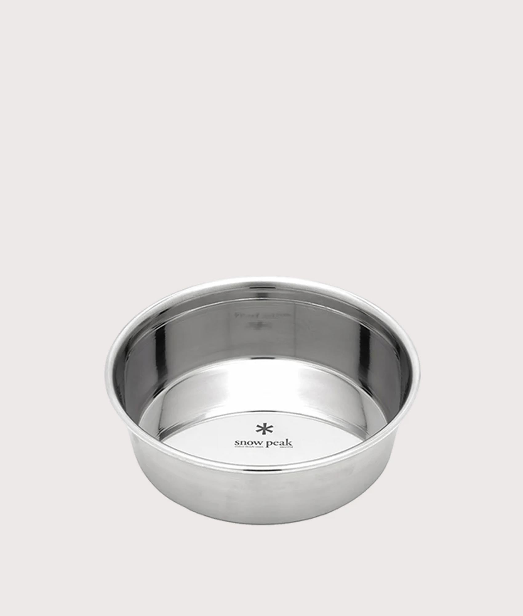Dog Food Bowl M in silver. Stainless steel  | Snow Peak | Front shot 
