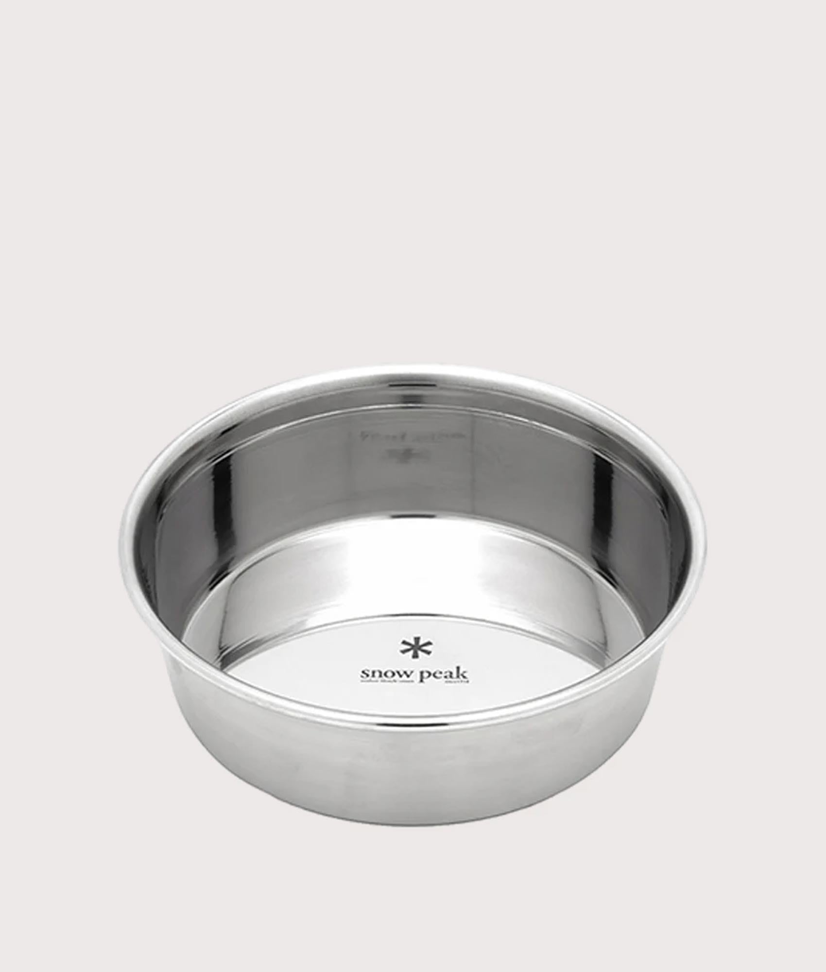 Dog Food Bowl L in silver. Stainless steel  | Snow Peak | Front shot 