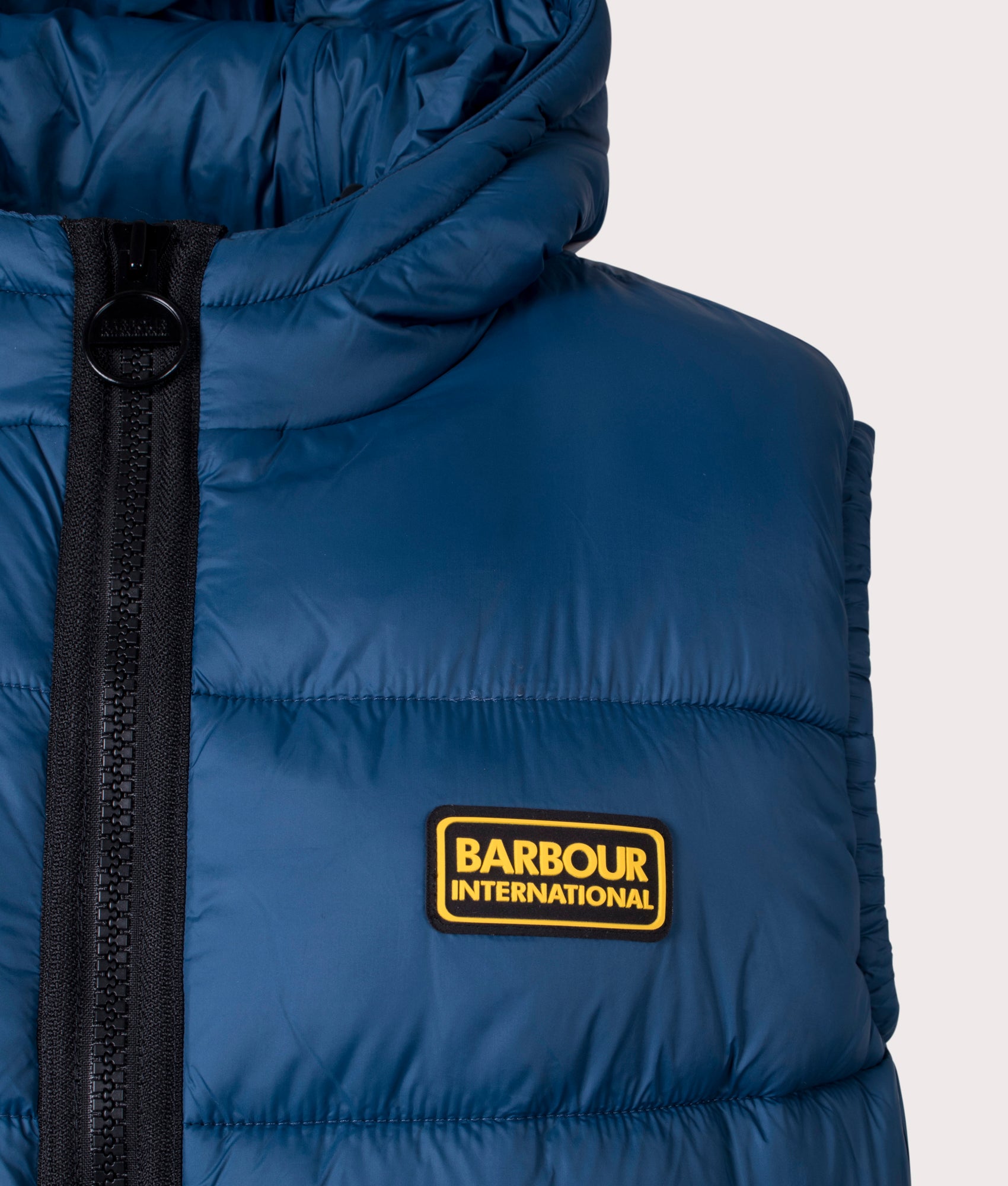 B-Intl-Bobber-Gilet-Barbour-International-Vibrant-Blue-EQVVS-Detail-Shot