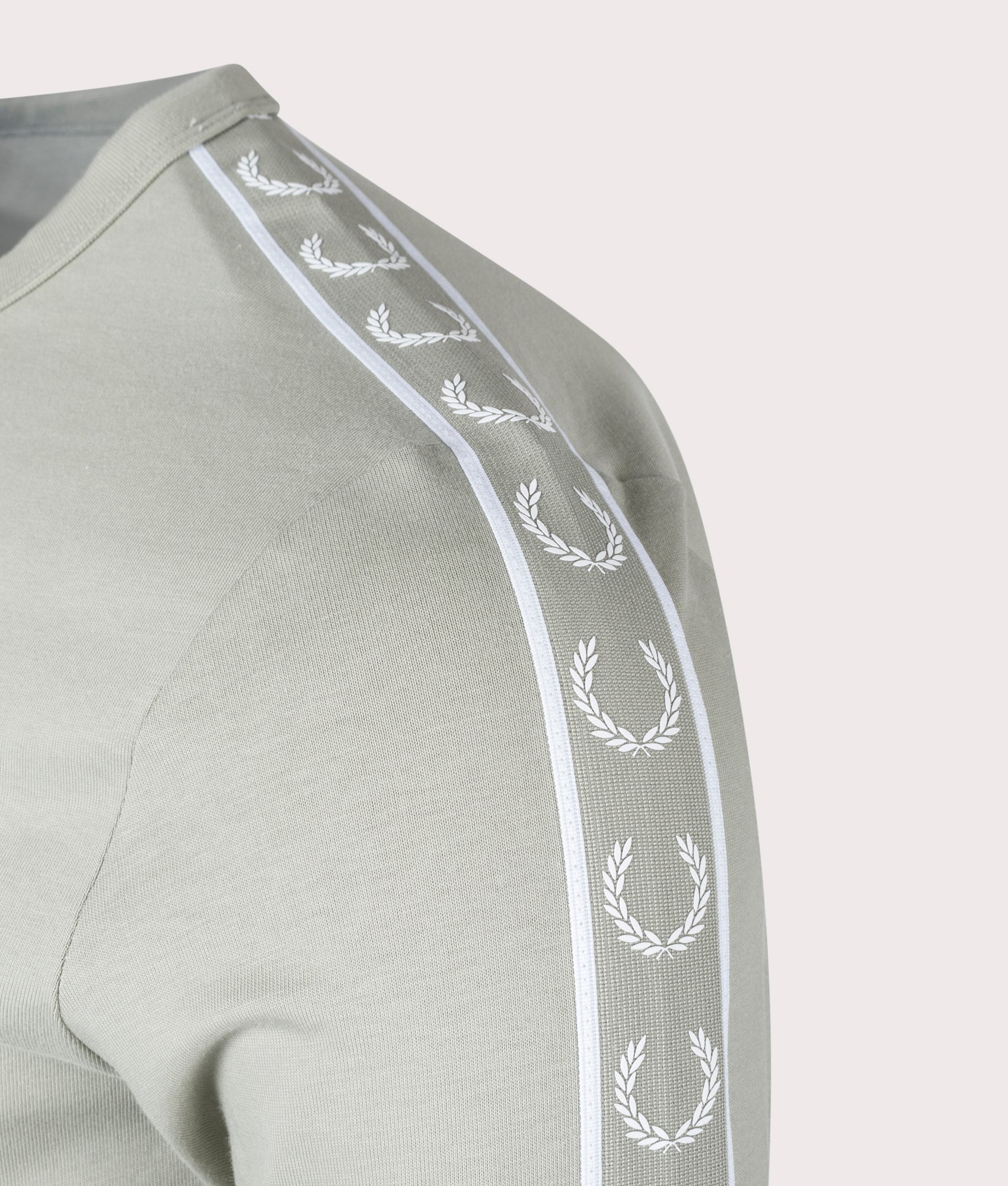 Long-Sleeve-Laurel-Taped-T-Shirt-Seagrass-Fred-Perry-EQVVS