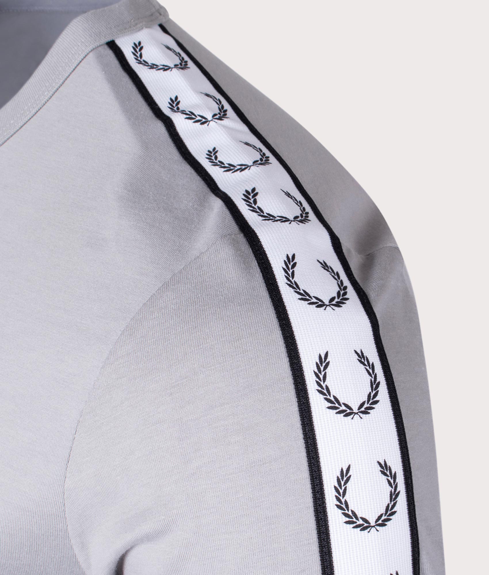 Taped-Ringer-T-Shirt-Limestone-Fred-Perry-EQVVS