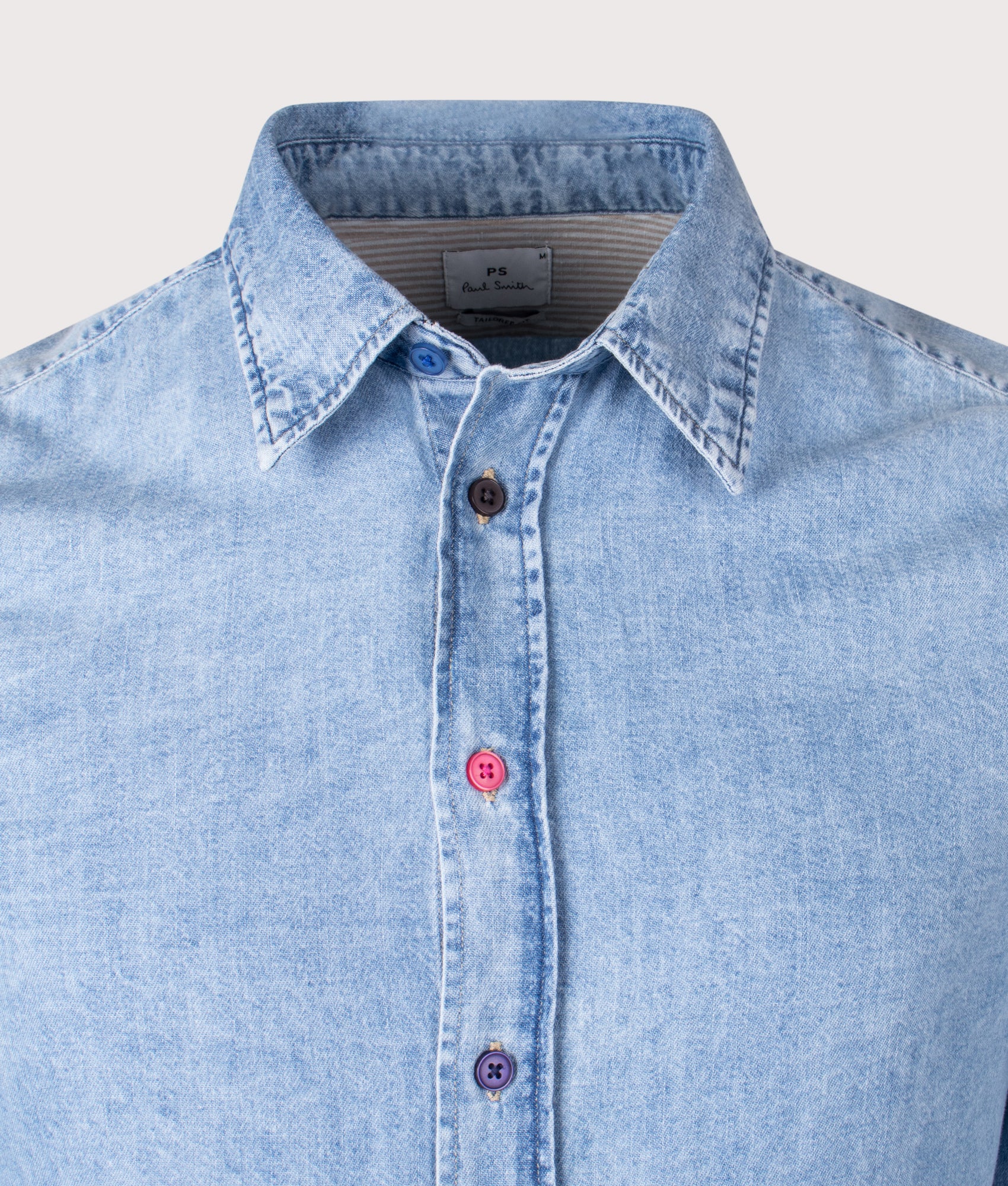 Slim Fit Buttons Shirt. Shot by EQVVS. Collar shot.