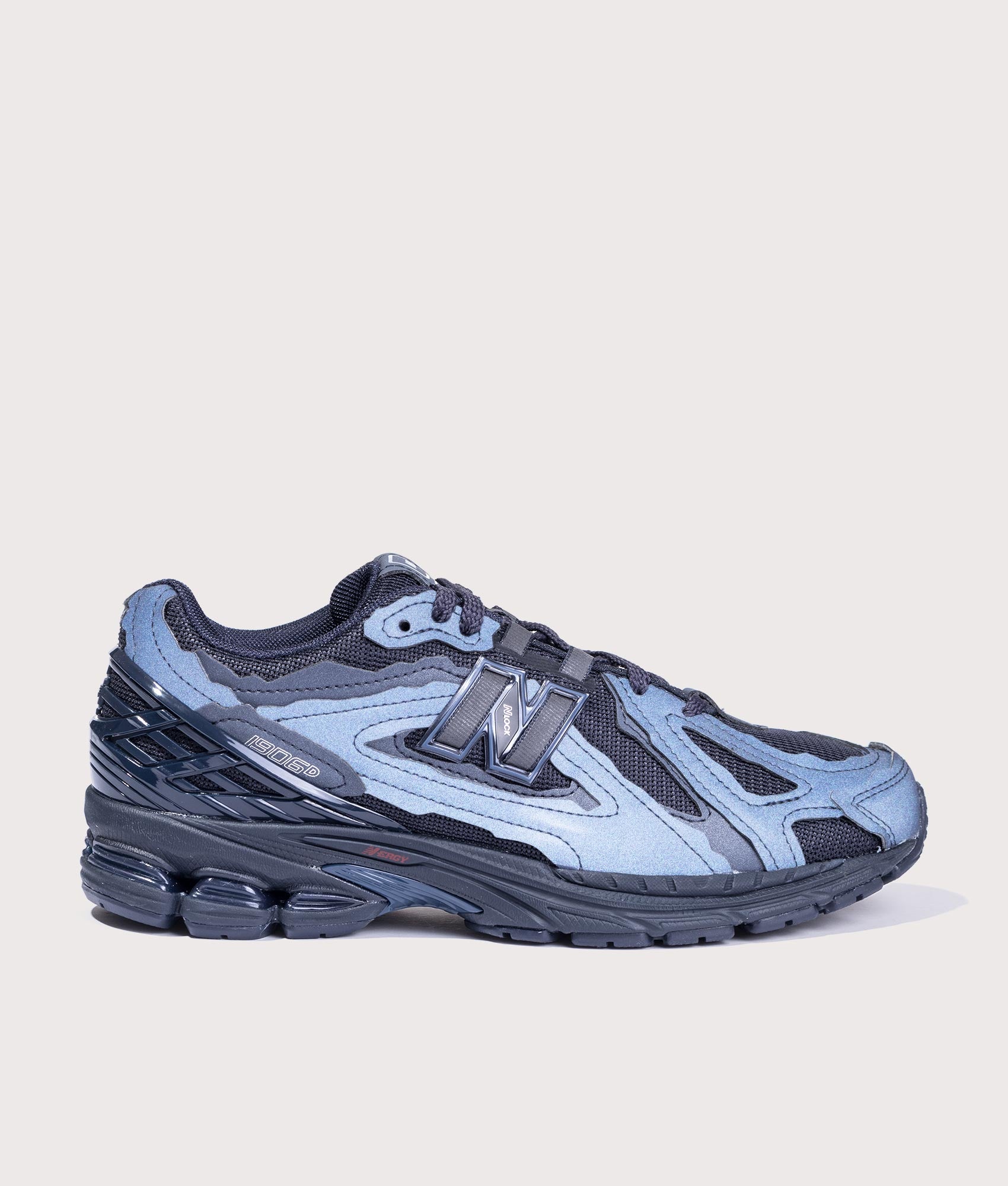 New Balance 1906D Trainers in Eclipse/Silver Metallic