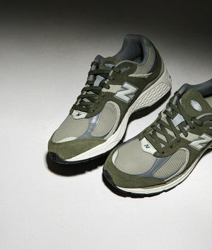 2002R Sneakers Dark Olivine New Balance EQVVS