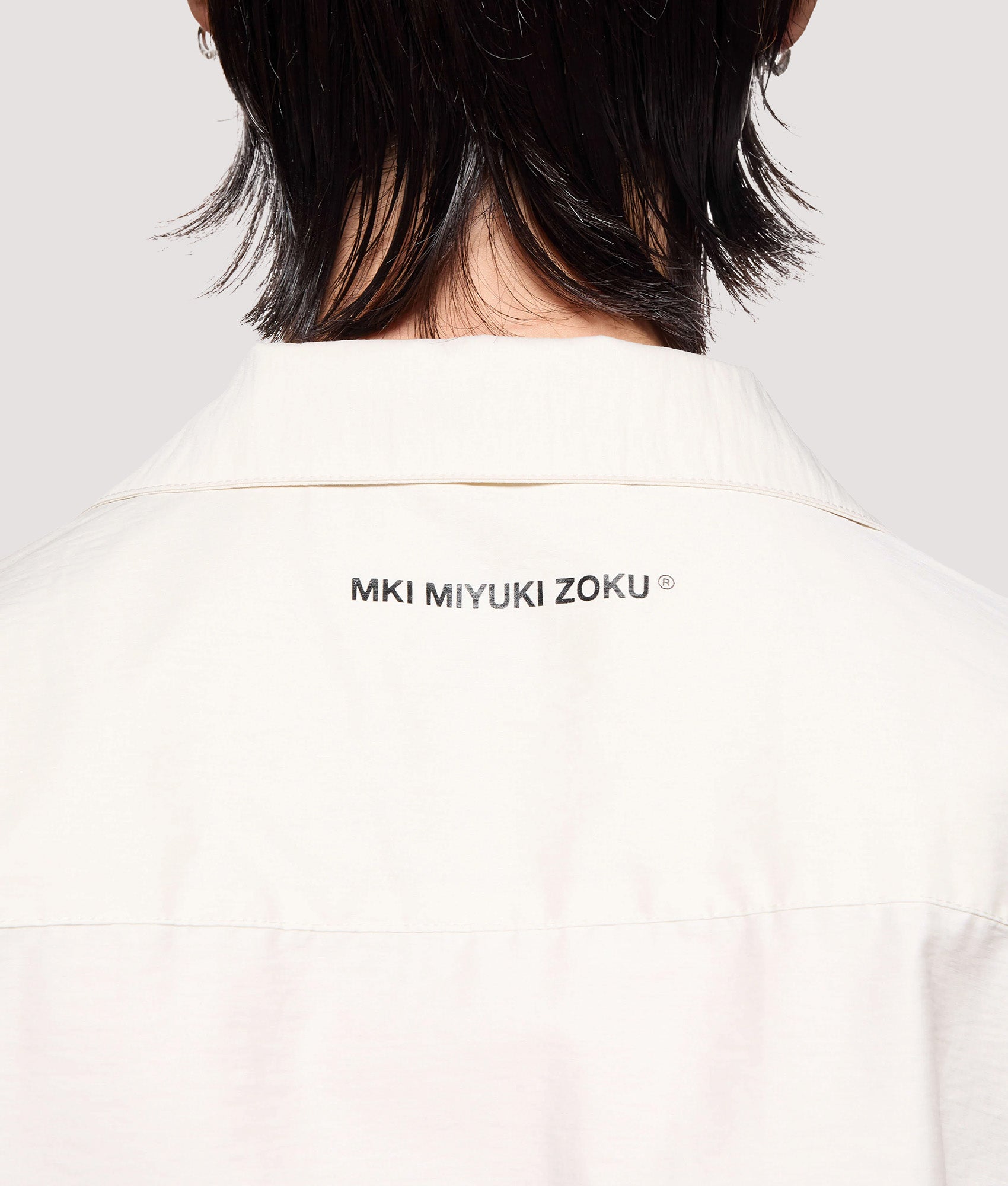 MKI MIYUKI ZOKU Box Fit Botanical Print Short Sleeve Vacation Shirt in Bone. Detail shot.