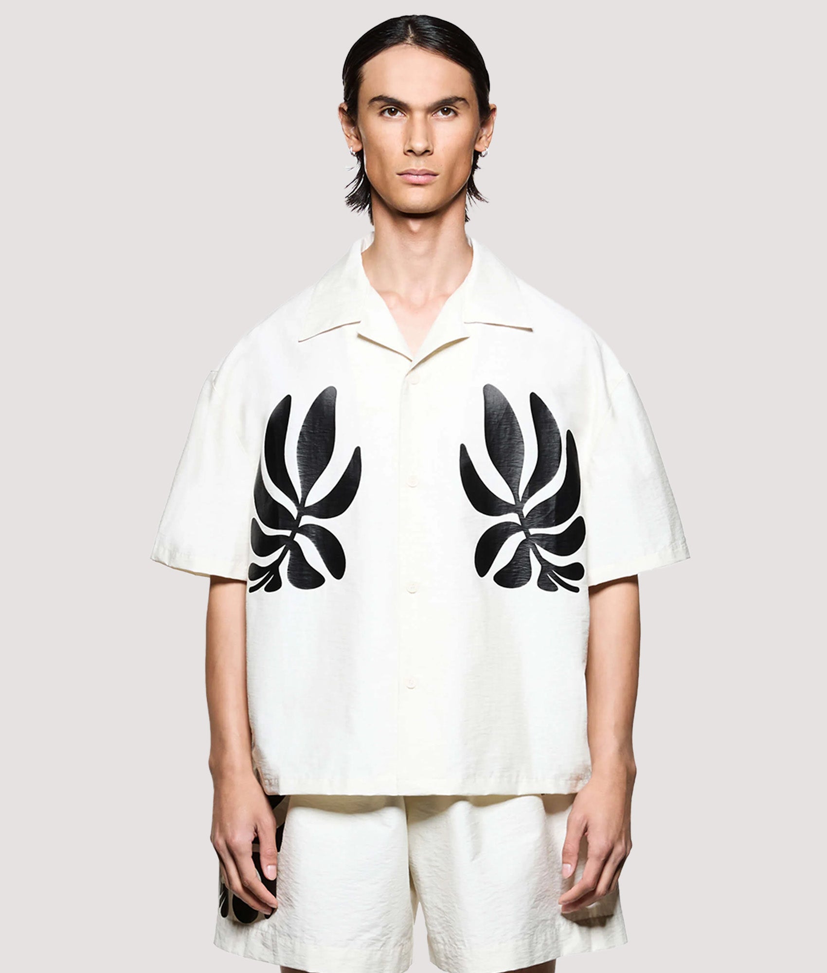 MKI MIYUKI ZOKU Box Fit Botanical Print Short Sleeve Vacation Shirt in Bone. Model front shot.