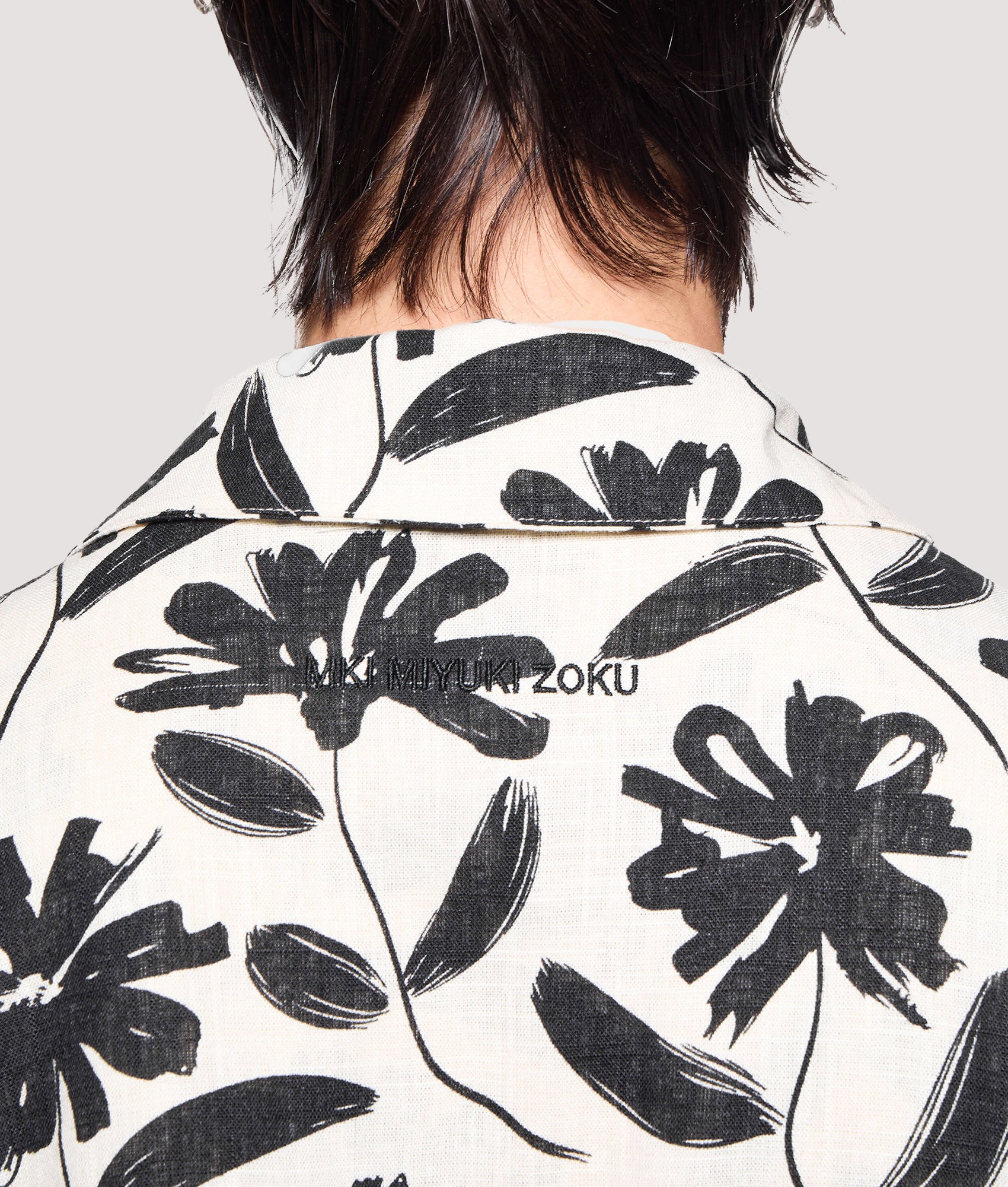 MKI MIYUKI ZOKU Box Fit Floral Linen Dress Shirt in Raw at EQVVS Menswear. Back detail shot.