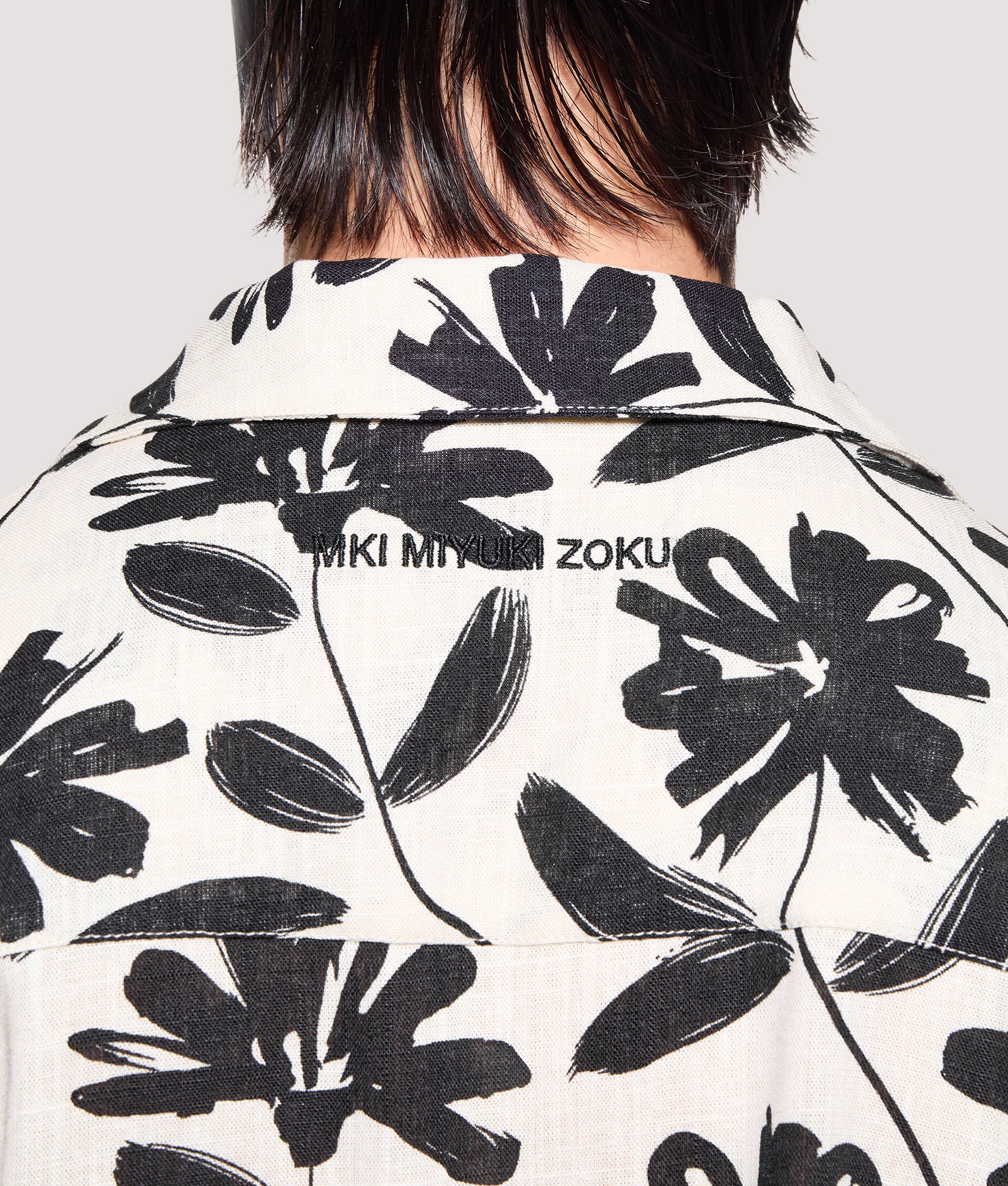 MKI MIYUKI ZOKU Box Fit Floral Linen Short Sleeve Vacation Shirt in Raw at EQVVS Menswear. Back detail shot.