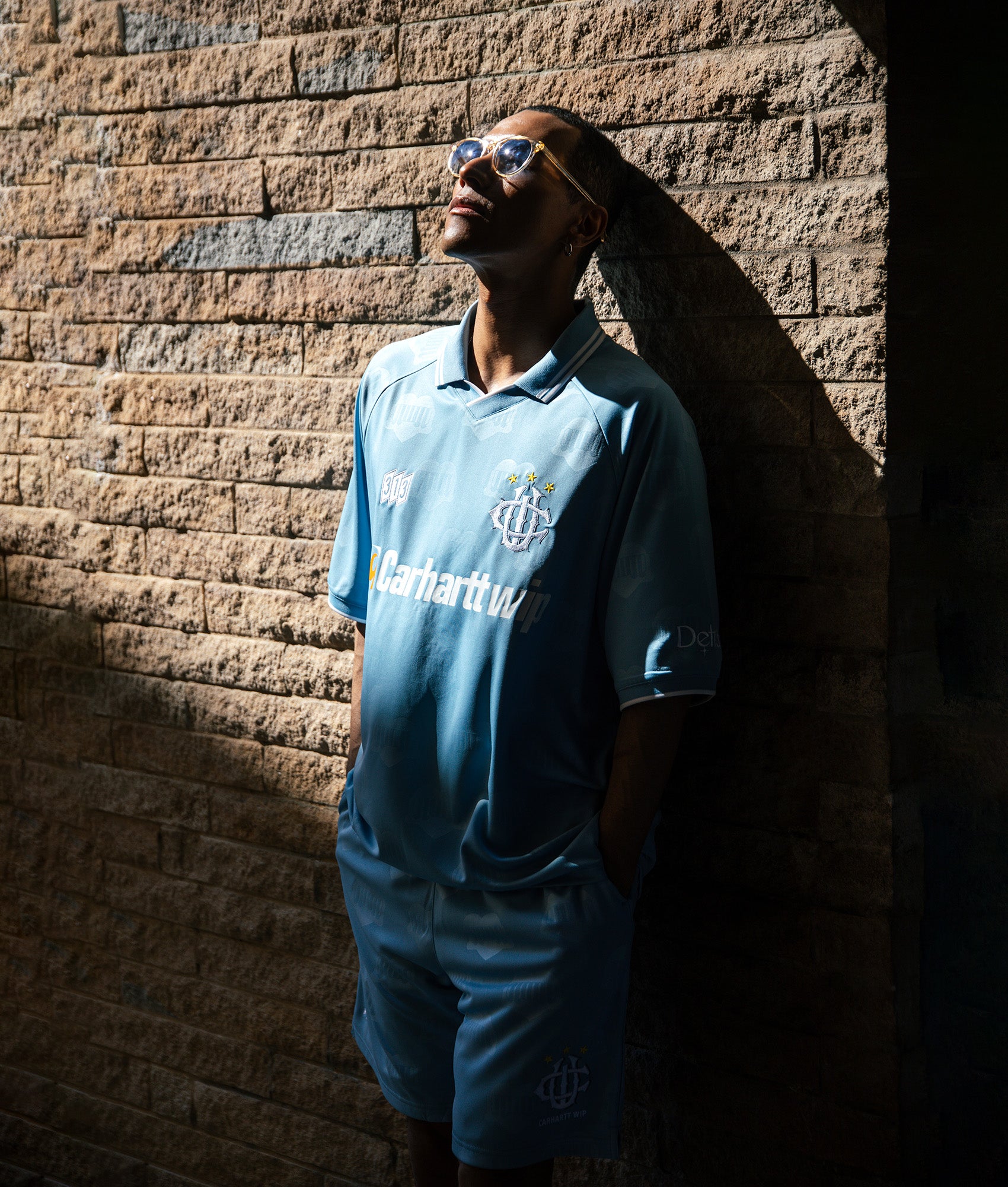ウェア Carhartt WIP S/S HARTS FOOTBALL BLUEBIRD Carhartt WIP S/S Hartt's Football T-Shirt Bluebird - LOBBY