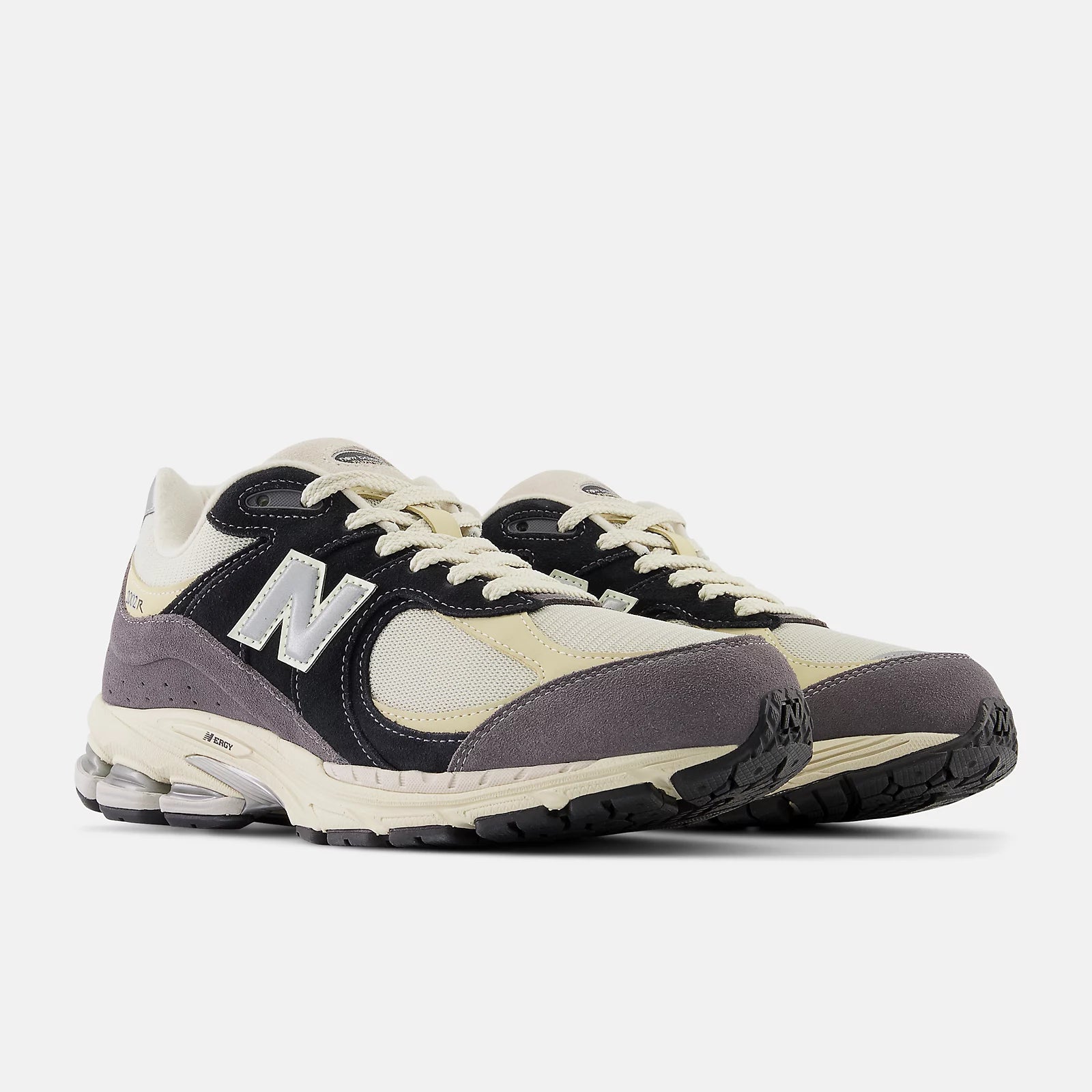 2002R-Sneakers-Magnet-New-Balance-EQVVS