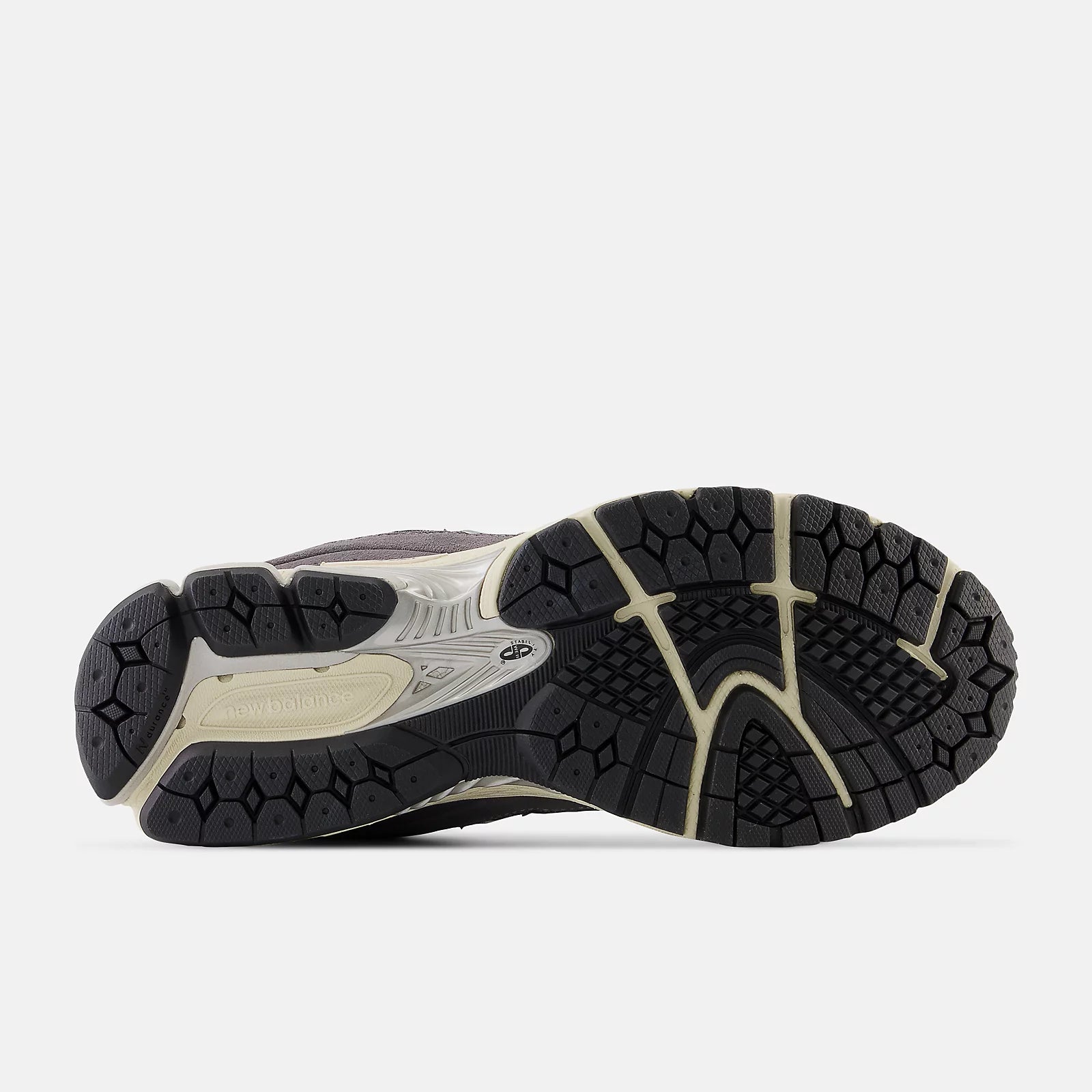 2002R-Sneakers-Magnet-New-Balance-EQVVS