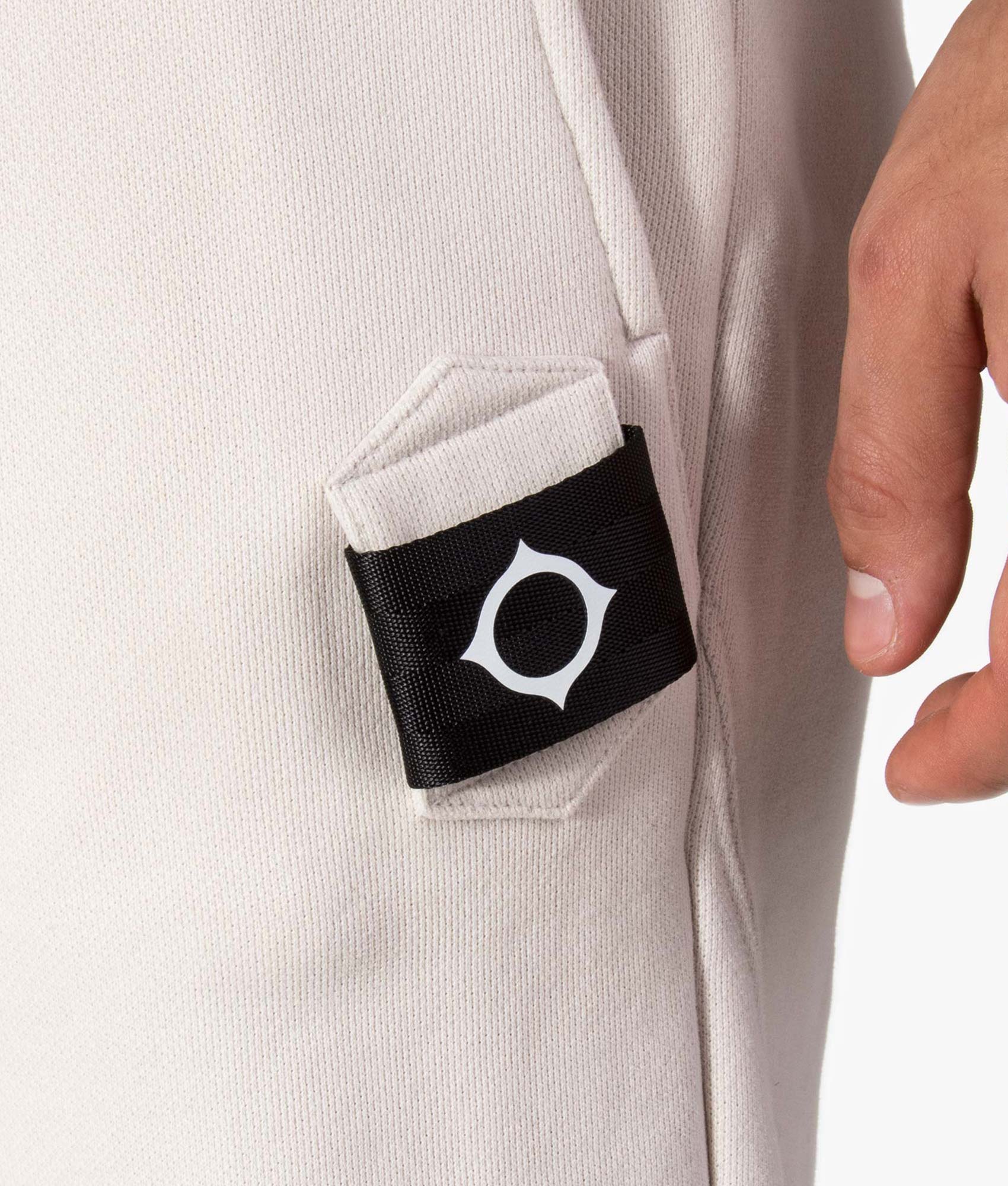 Core-Icon-Training-Sweatpants-Aluminum-Ma-Strum-EQVVS 