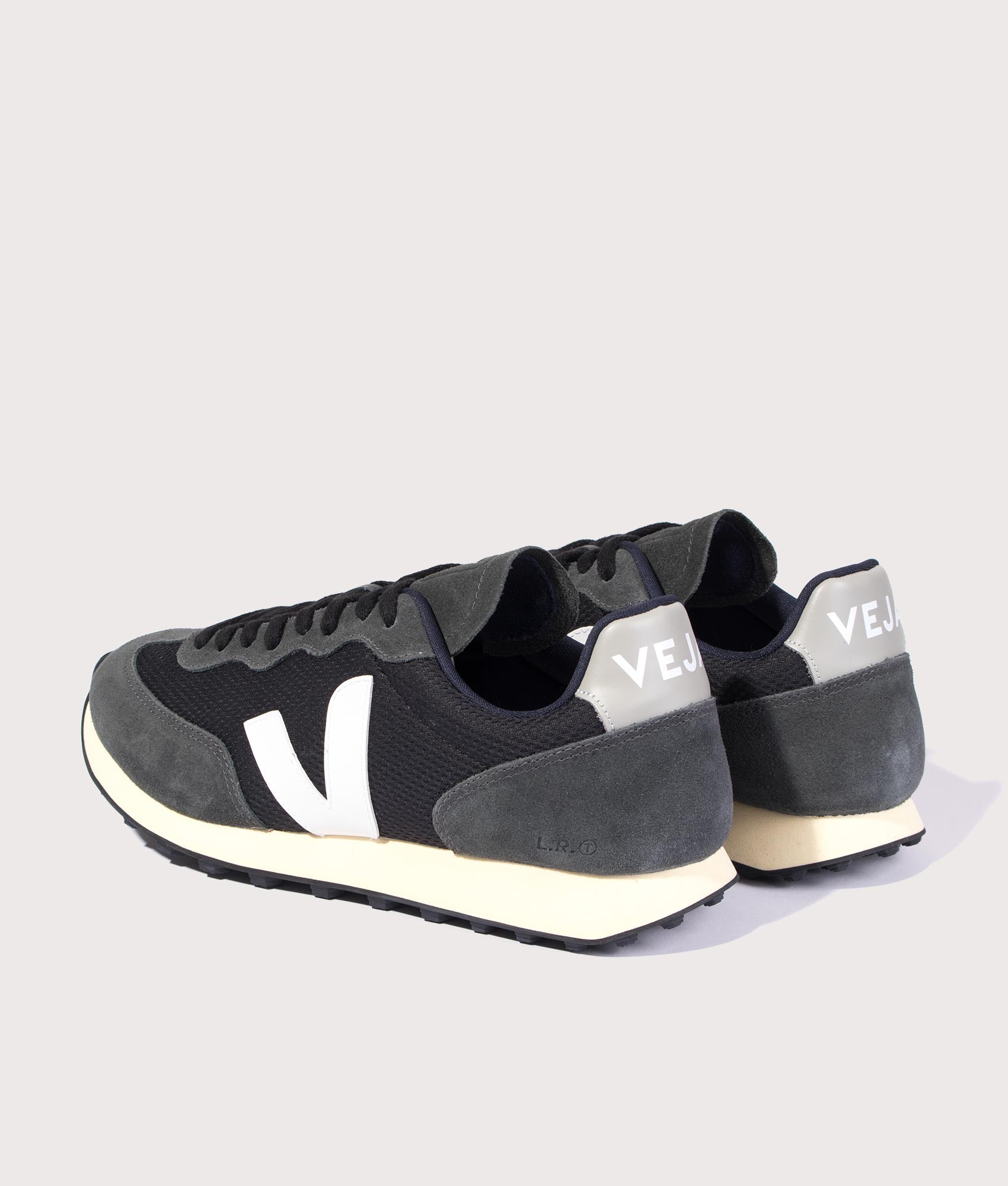 Rio-Branco-Alveomesh-Trainers-Black/White/Oxford-Grey-VEJA-EQVVS