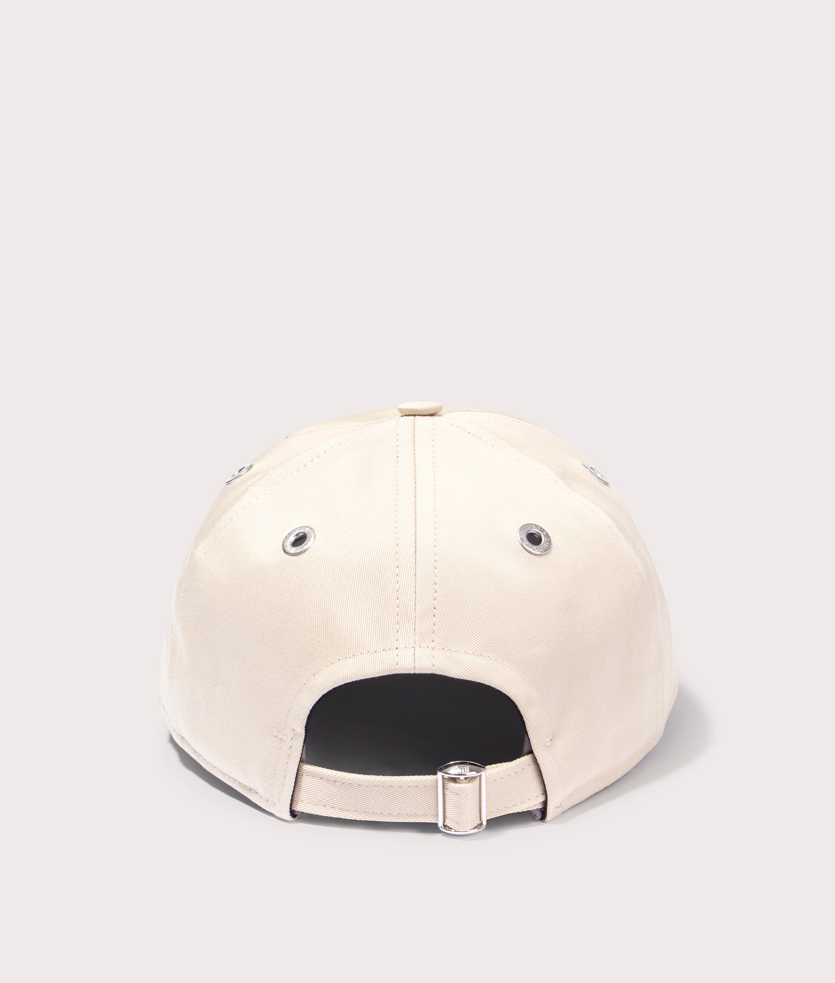 Red-ADC-Embroidery-Cap-Vanille-AMI-EQVVS