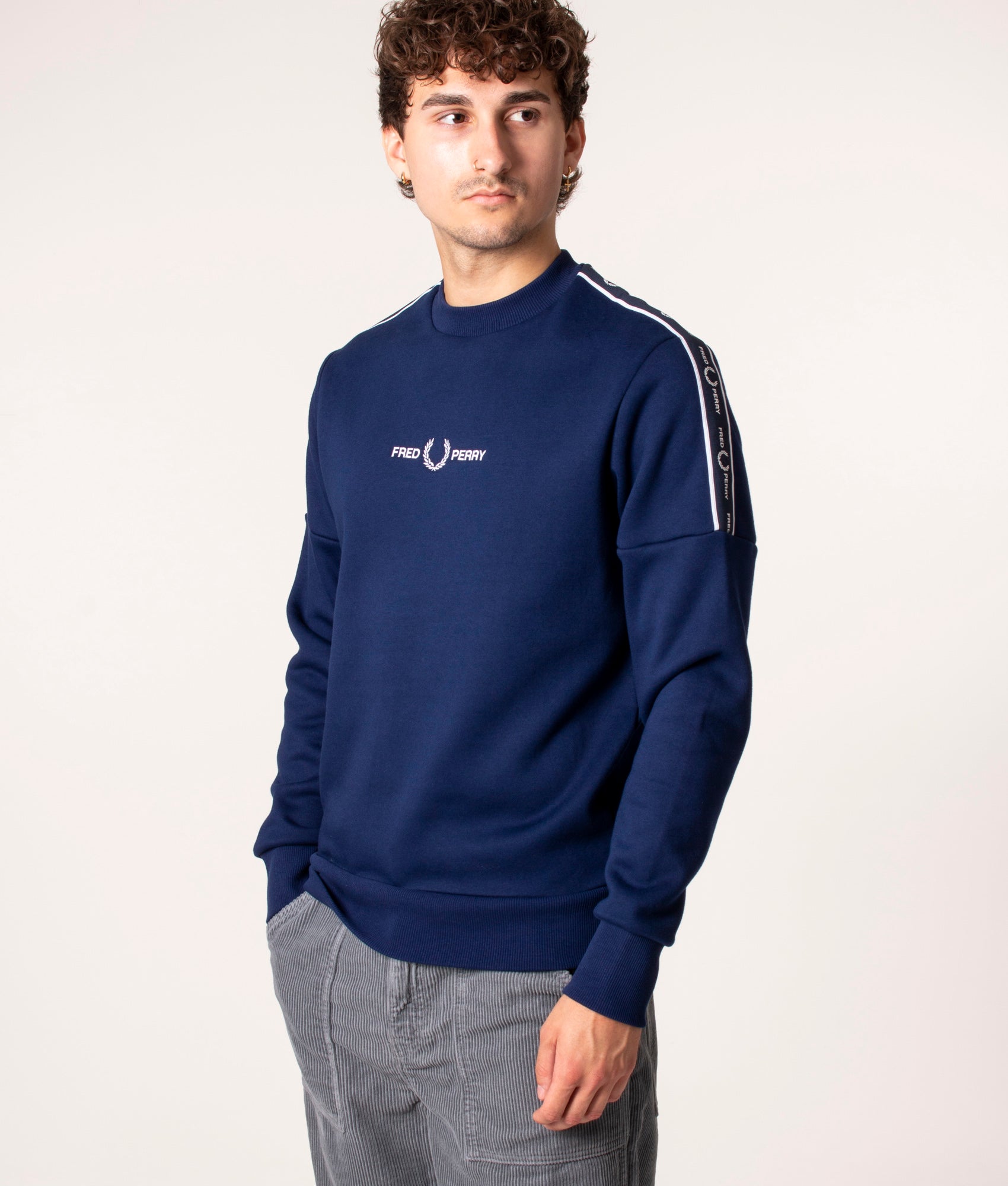 Tape-Sleeve-Sweatshirt-French-Navy-Fred-Perry-EQVVS