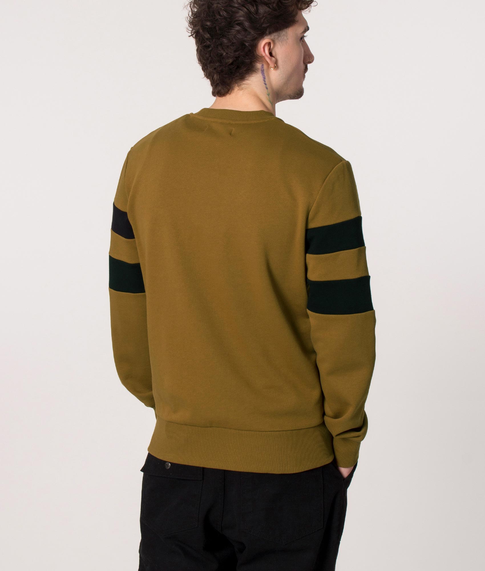 Twin-Tipped-Sleeve-Sweatshirt-Dark-Caramel-Fred-Perry-EQVVS