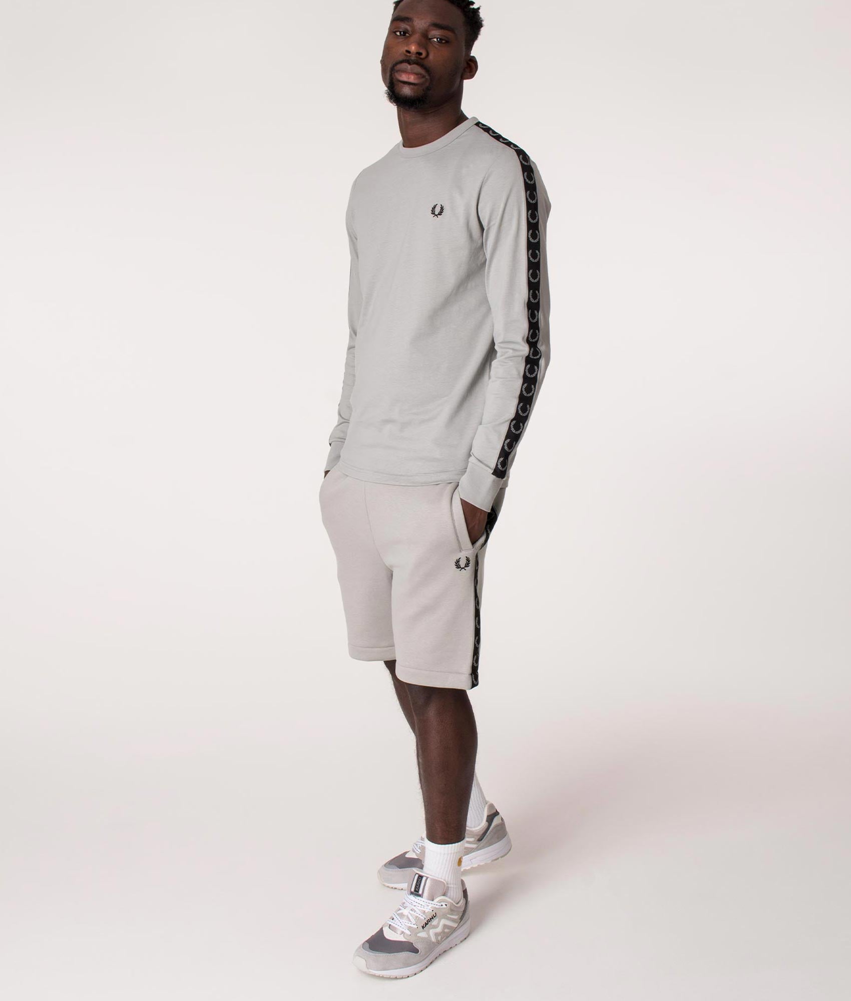 Long-Sleeve-Laurel-Taped-T-Shirt-Limestone-Fred-Perry-EQVVS