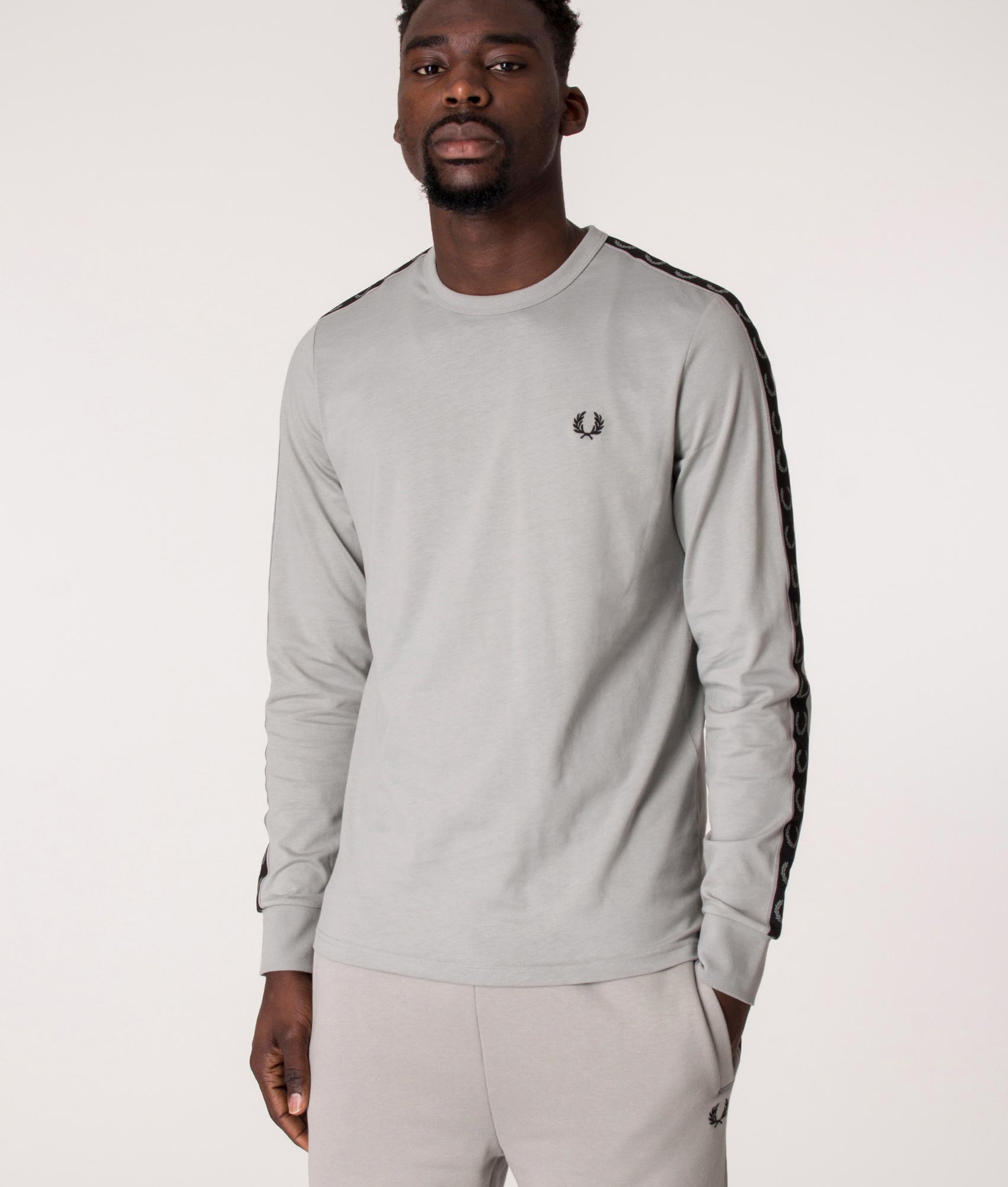 Long-Sleeve-Laurel-Taped-T-Shirt-Limestone-Fred-Perry-EQVVS