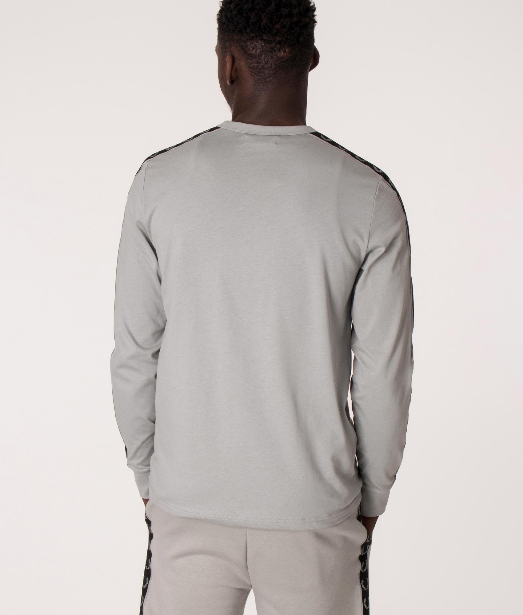 Long-Sleeve-Laurel-Taped-T-Shirt-Limestone-Fred-Perry-EQVVS