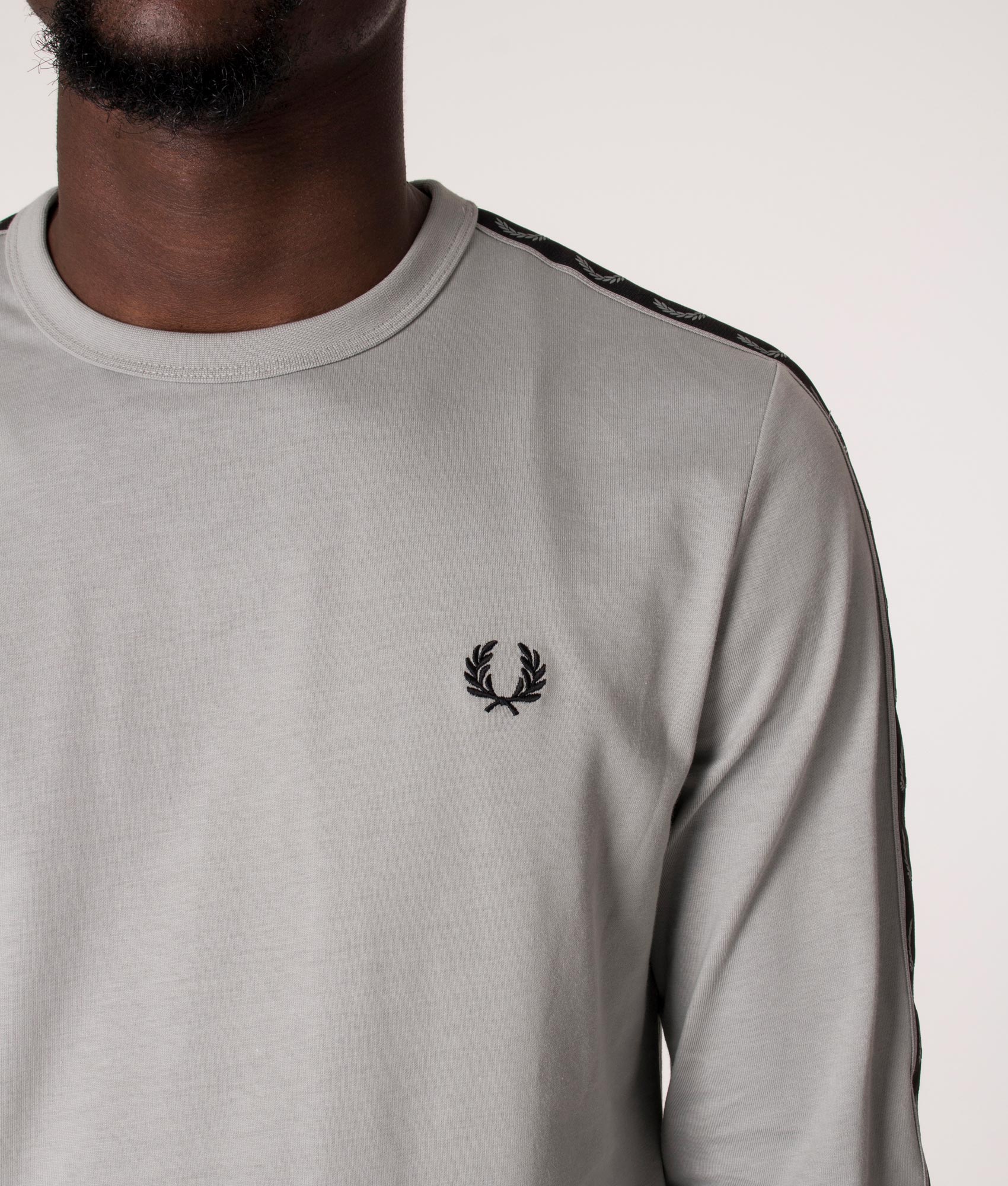 Long-Sleeve-Laurel-Taped-T-Shirt-Limestone-Fred-Perry-EQVVS