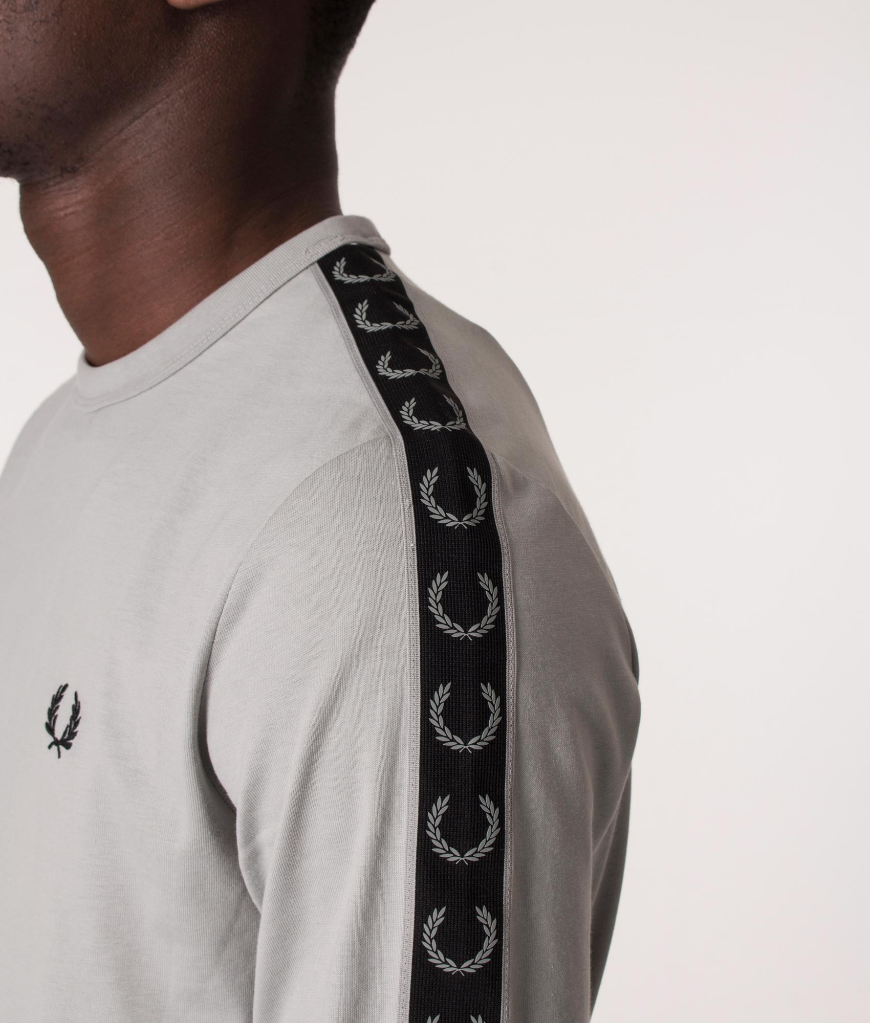Long-Sleeve-Laurel-Taped-T-Shirt-Limestone-Fred-Perry-EQVVS