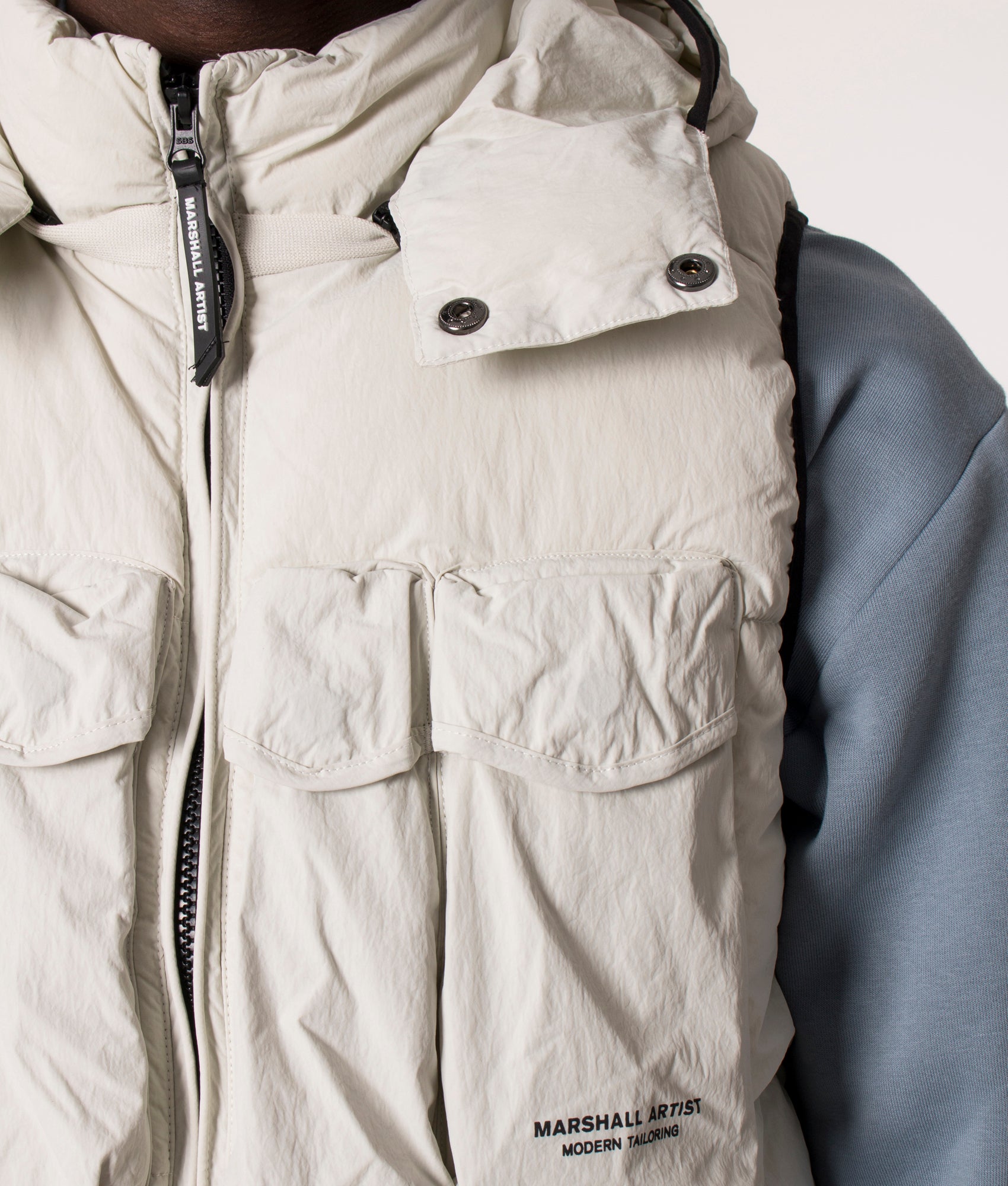 Multi-Pocket-Gilet-Bone-Marshall-Artist-EQVVS
