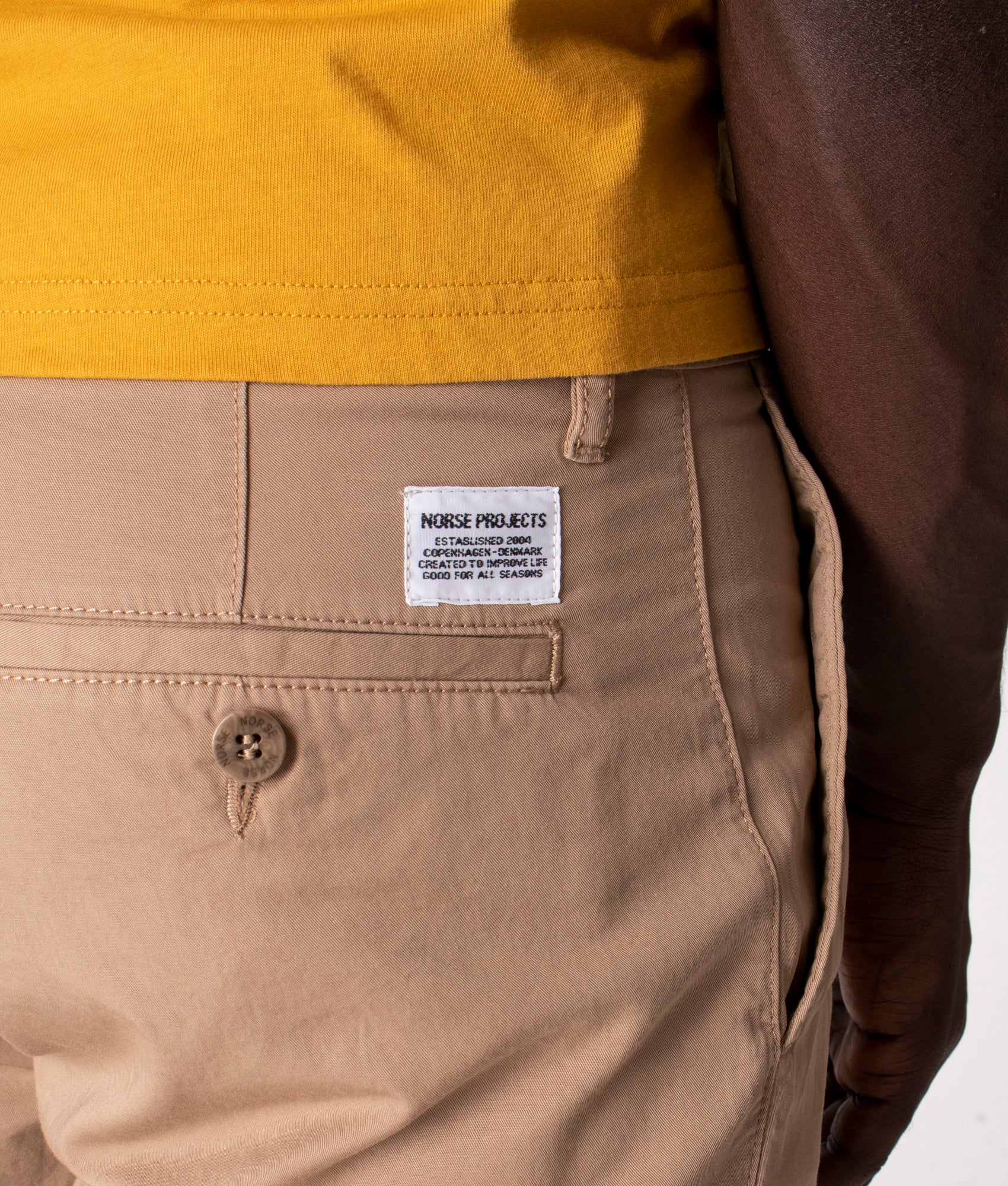 Aros-Light-Twill-Chino-Shorts-Utility-Khaki-Norse-Projects-EQVVS