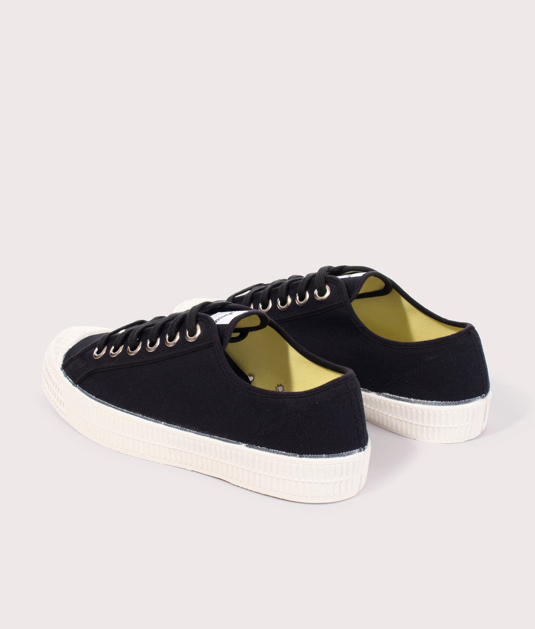 Star-Master-Black-Novesta-EQVVS