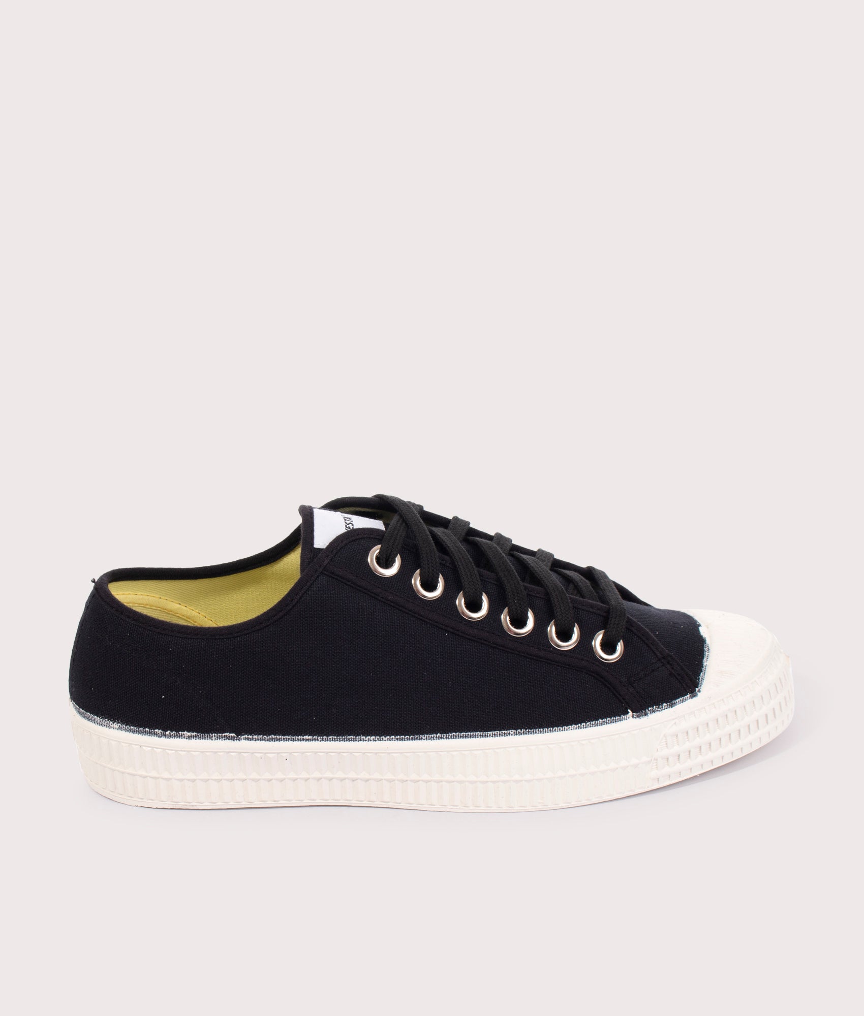 Star-Master-Black-Novesta-EQVVS