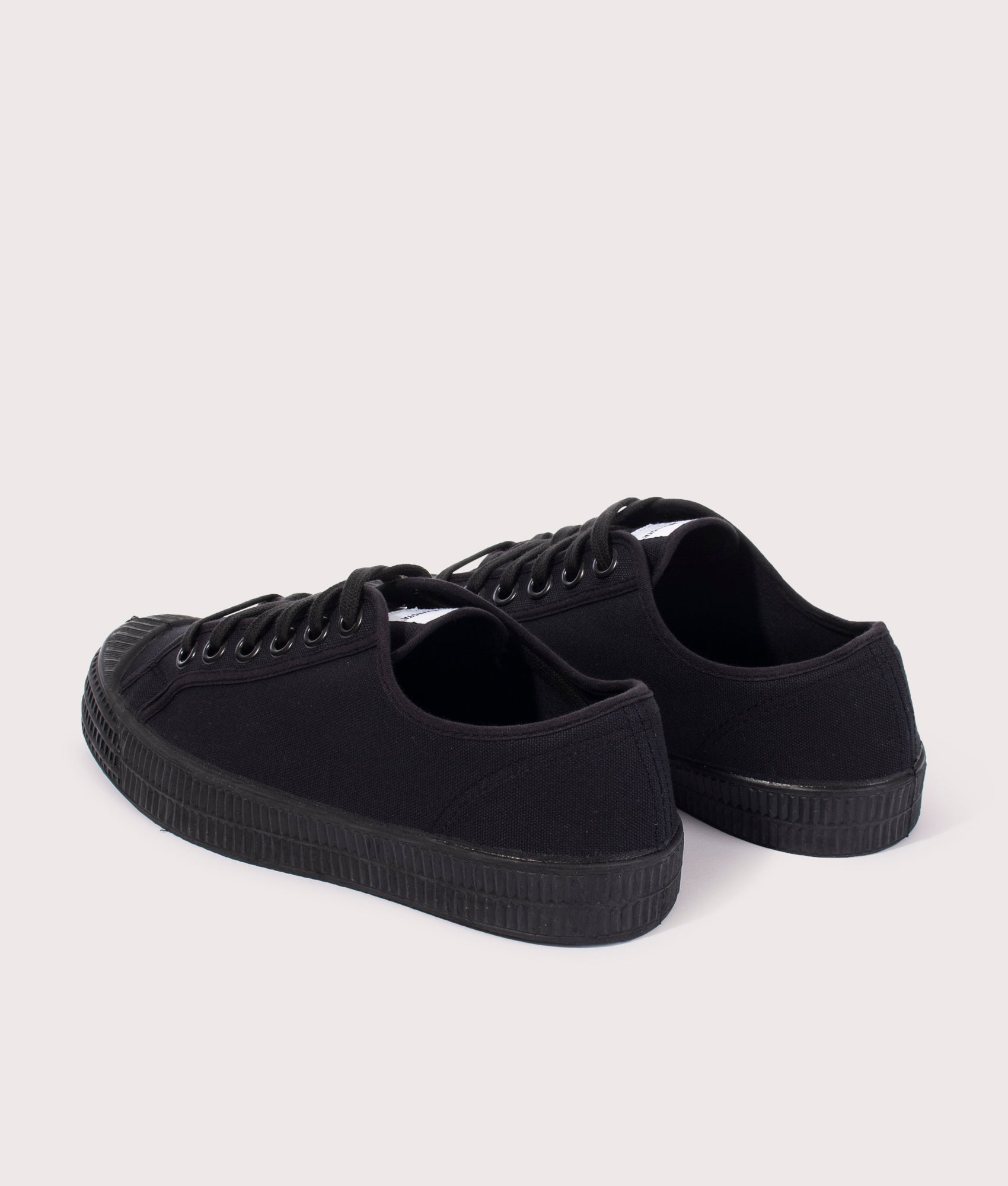 Star-Master-All-Black-Novesta-EQVVS