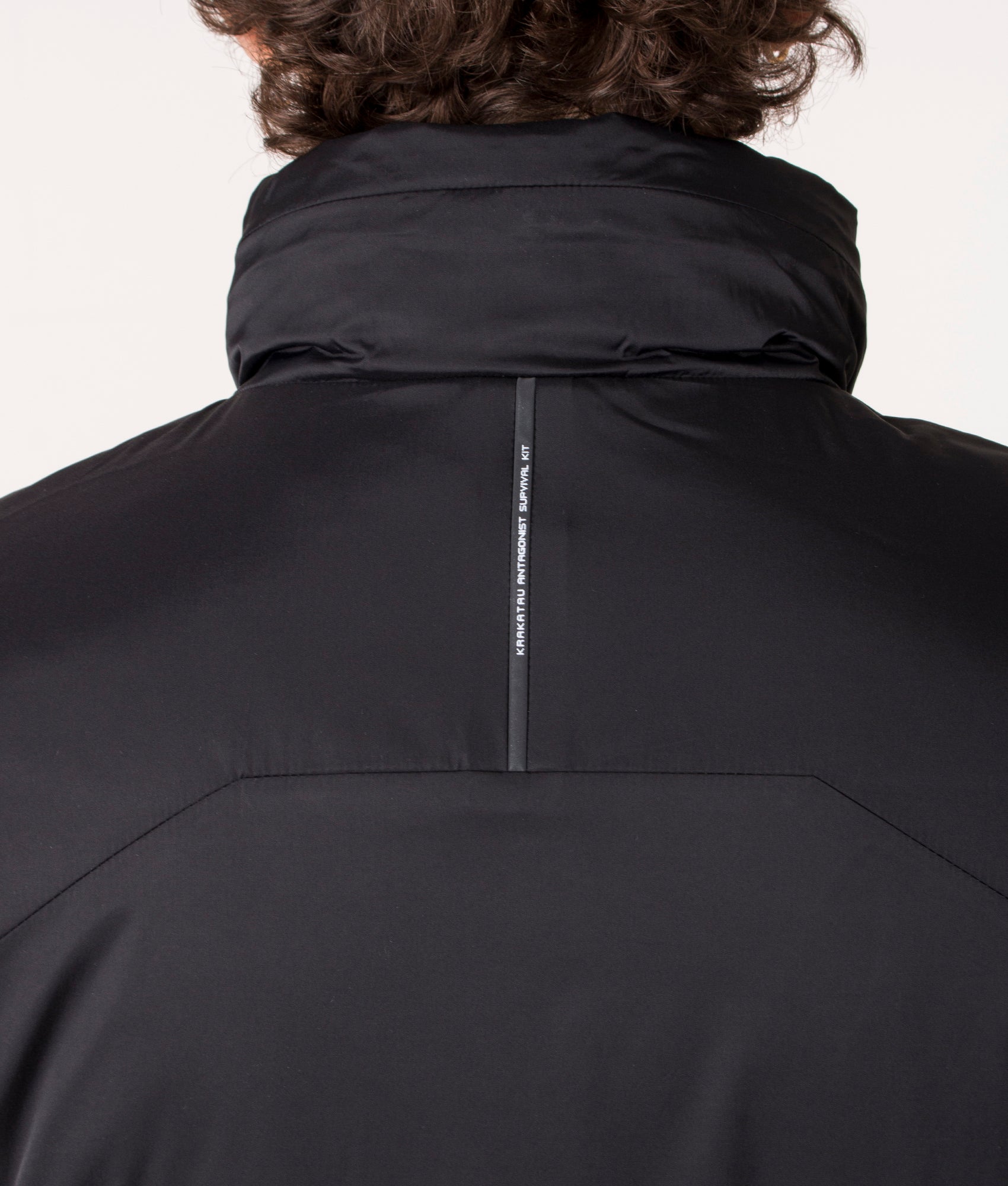KRAKATAU NM39 PENROSE Insulated Jacket in Black. Eqvvs. Model, detail.