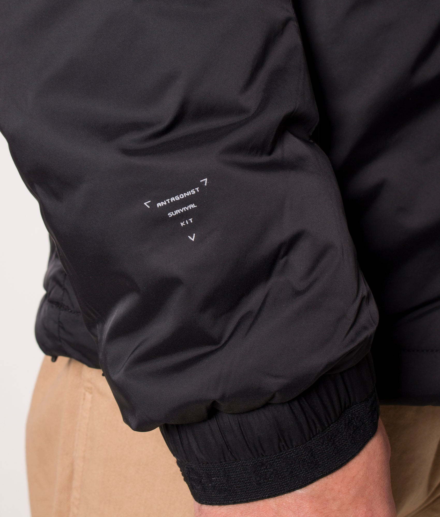 KRAKATAU NM39 PENROSE Insulated Jacket in Black. Eqvvs. Model, detail. 