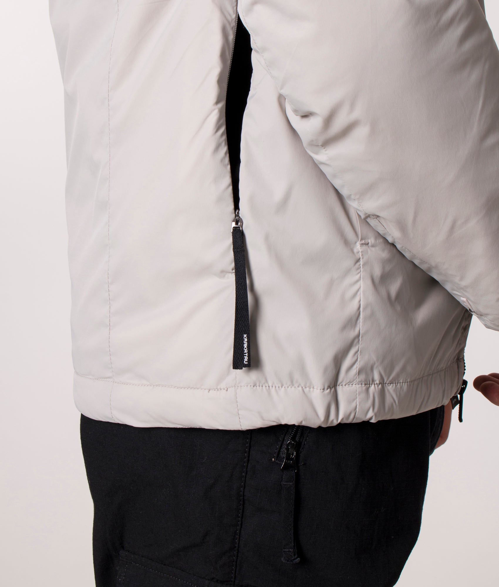 KRAKATAU NM39 PENROSE Insulated Jacket in light Grey at EQVVS. Model, detail.