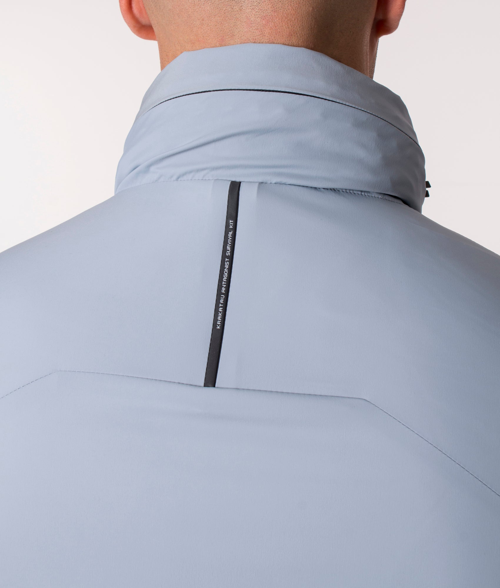 KRAKATAU NM39 PENROSE Insulated Jacket in Light Blue. EQVVS. Model, detail. 