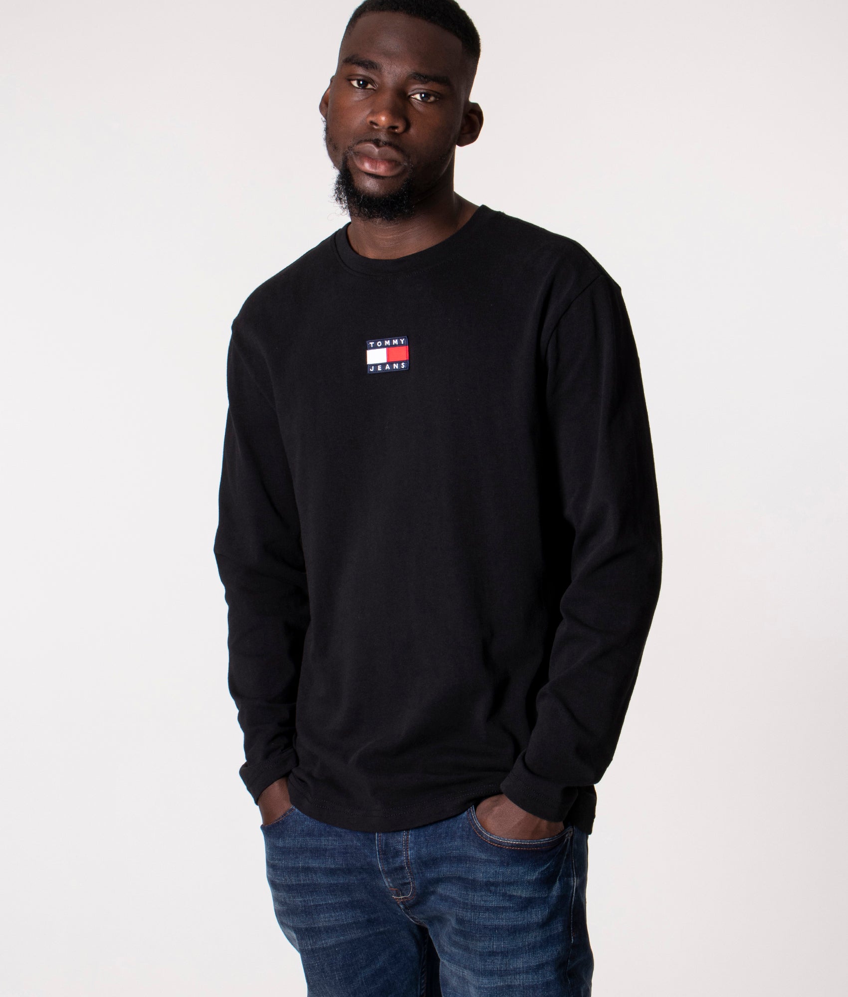 Long-Sleeve-Badge-T-Shirt-Black-Tommy-Jeans-EQVVS
