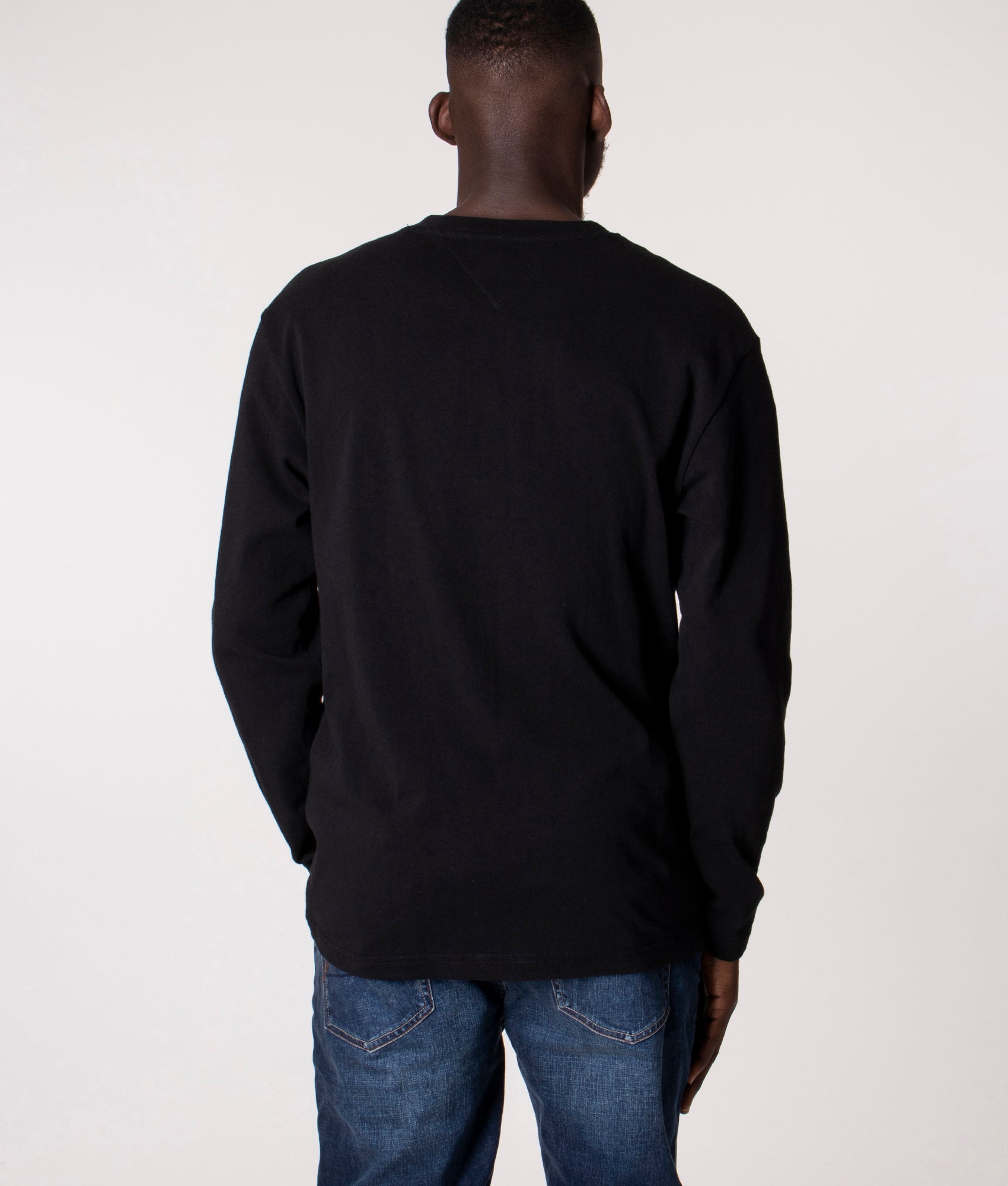 Long-Sleeve-Badge-T-Shirt-Black-Tommy-Jeans-EQVVS